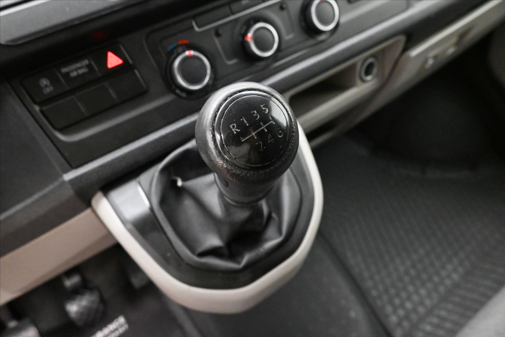 Hlavní fotografie vozu Volkswagen Transporter 2,0 TDI 110kW LONG KLIMA Záruka až 5 let (21)
