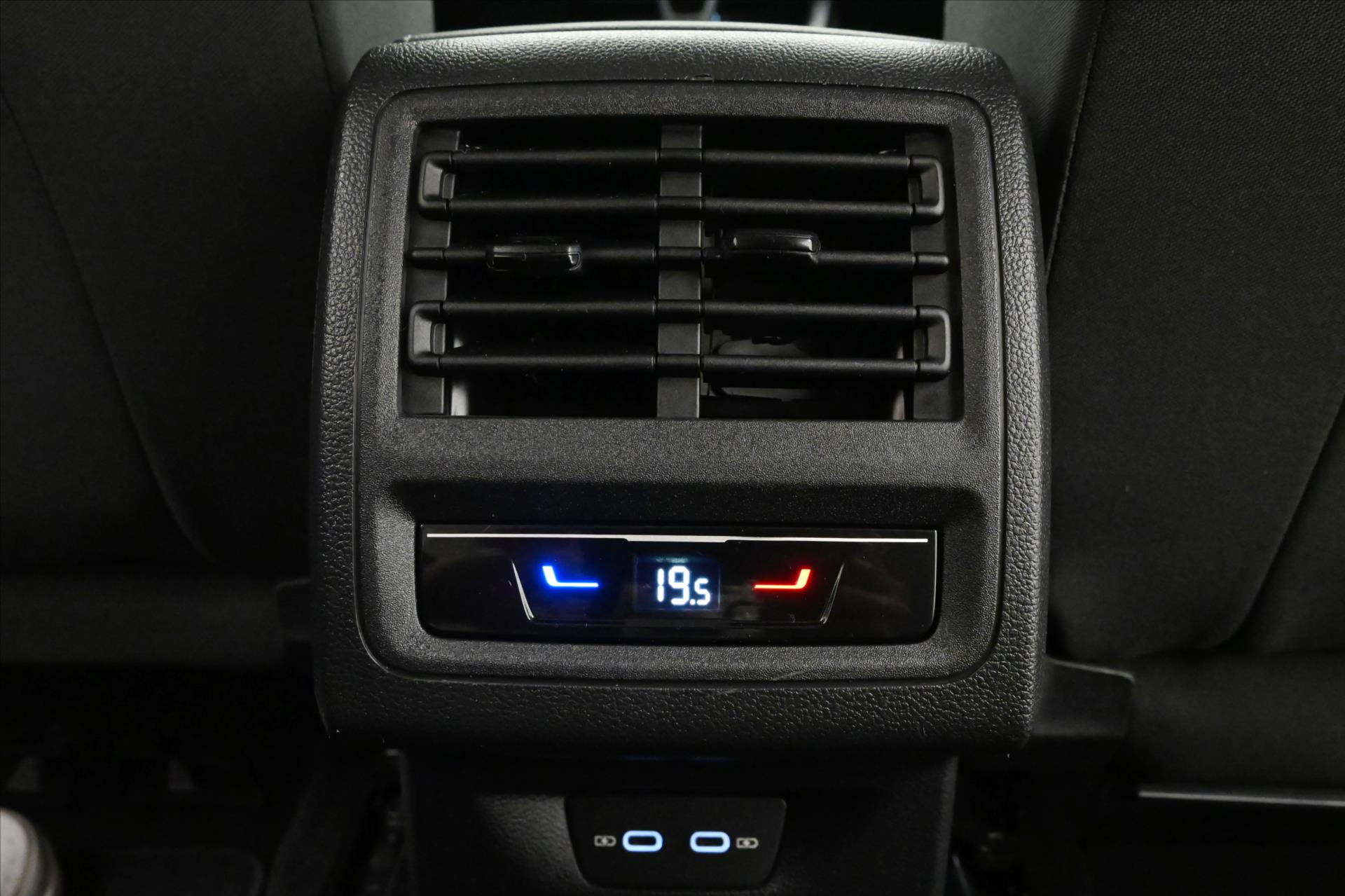 Hlavní fotografie vozu Volkswagen Golf 2,0 TDI 85 kW Life Záruka až 5 let (22)