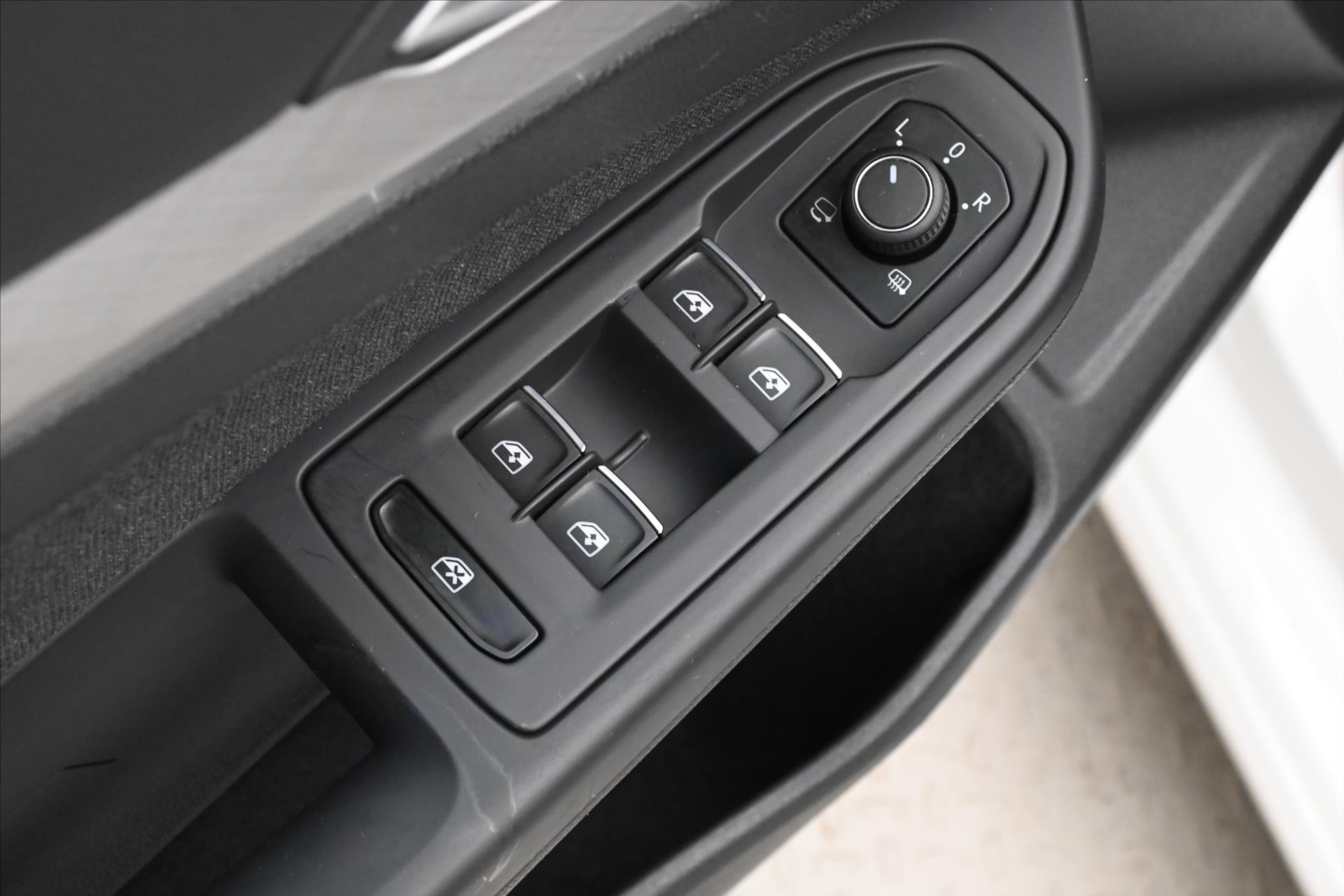 Hlavní fotografie vozu Volkswagen Golf 2,0 TDI 85 kW Life Záruka až 5 let (26)