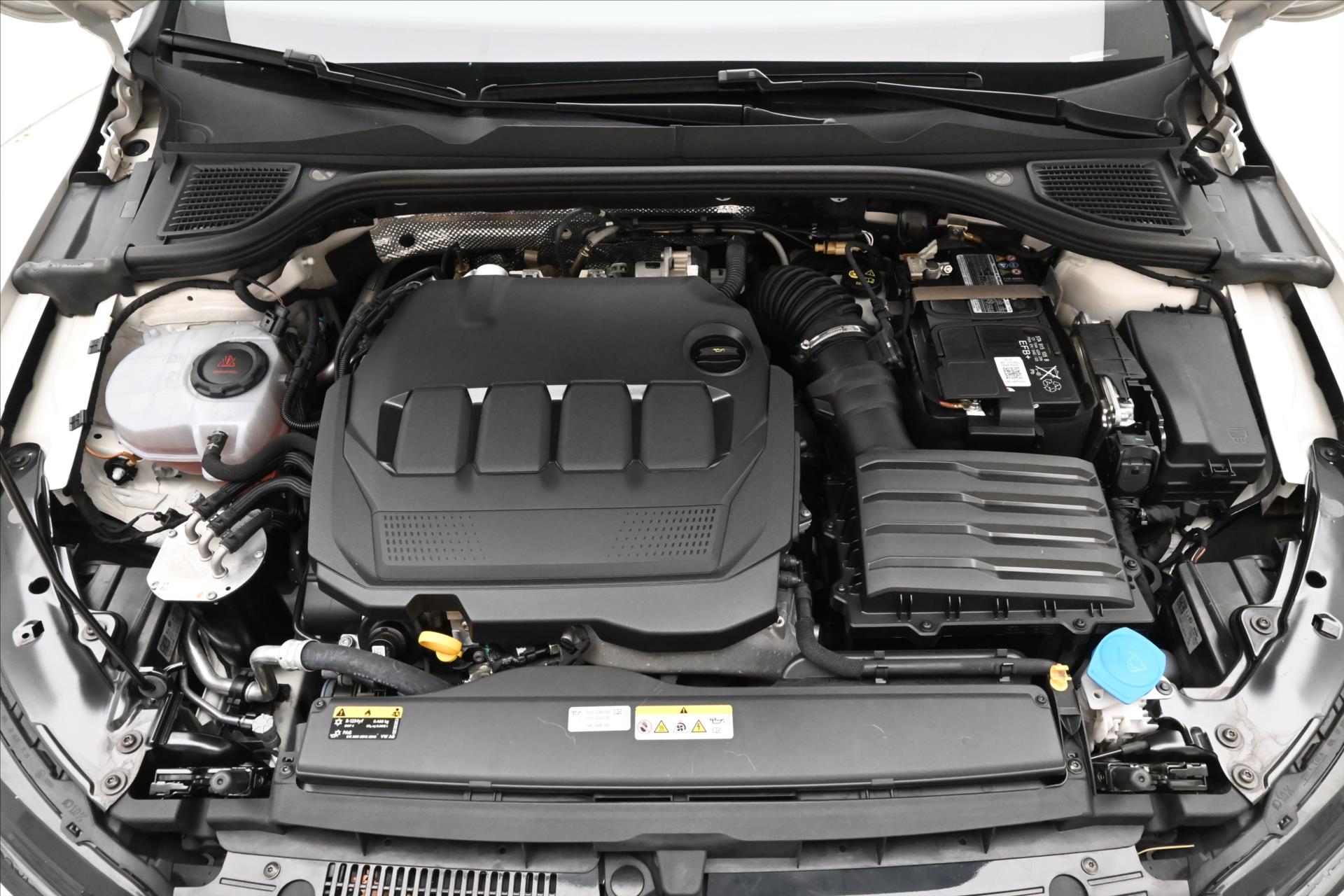 Main photo of the car Volkswagen Golf 2,0 TDI 85 kW Life Záruka až 5 let (10)