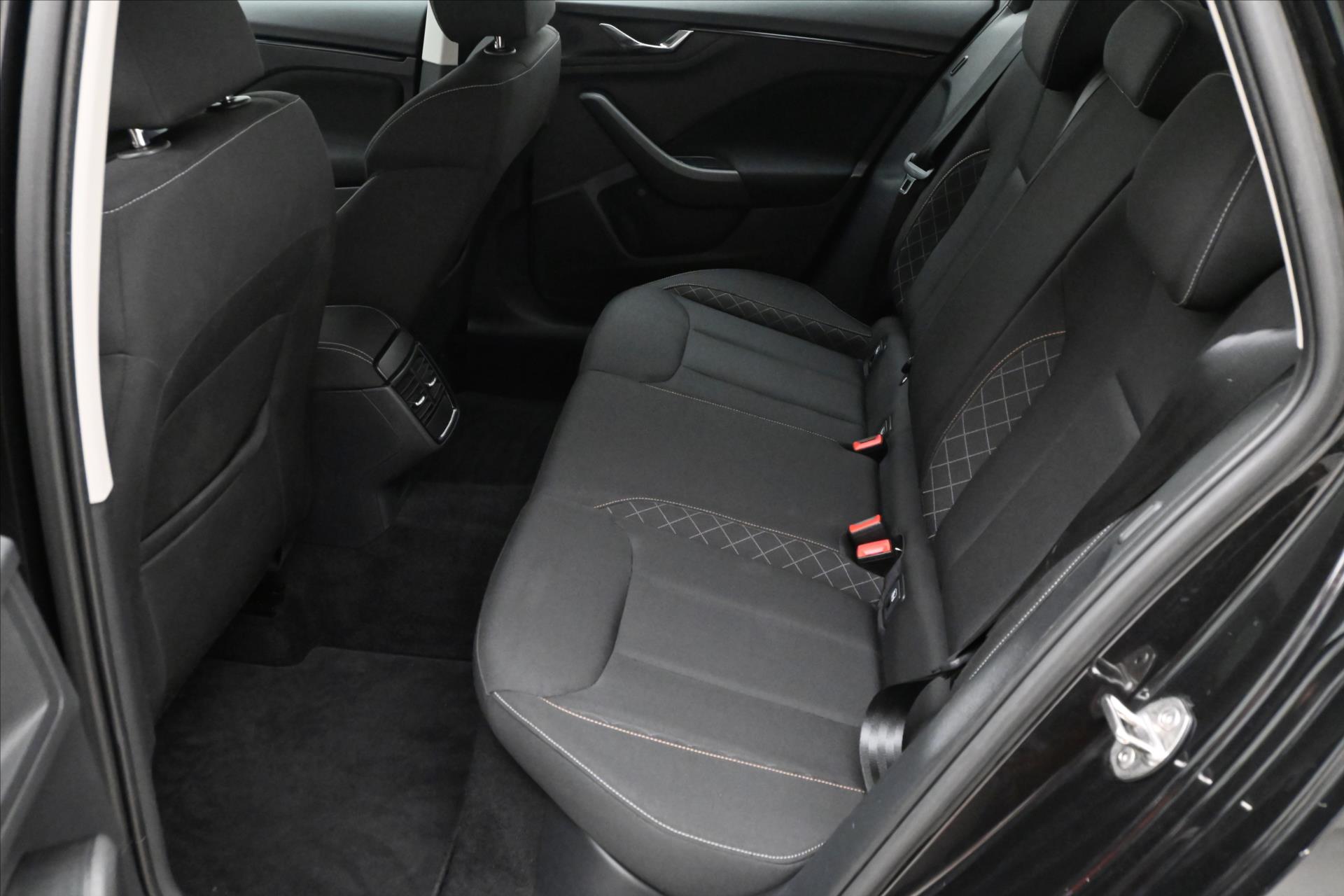 Hlavní fotografie vozu Škoda Kamiq 1,0 TSI 81kW DSG Ambition Záruka až 5 let (14)