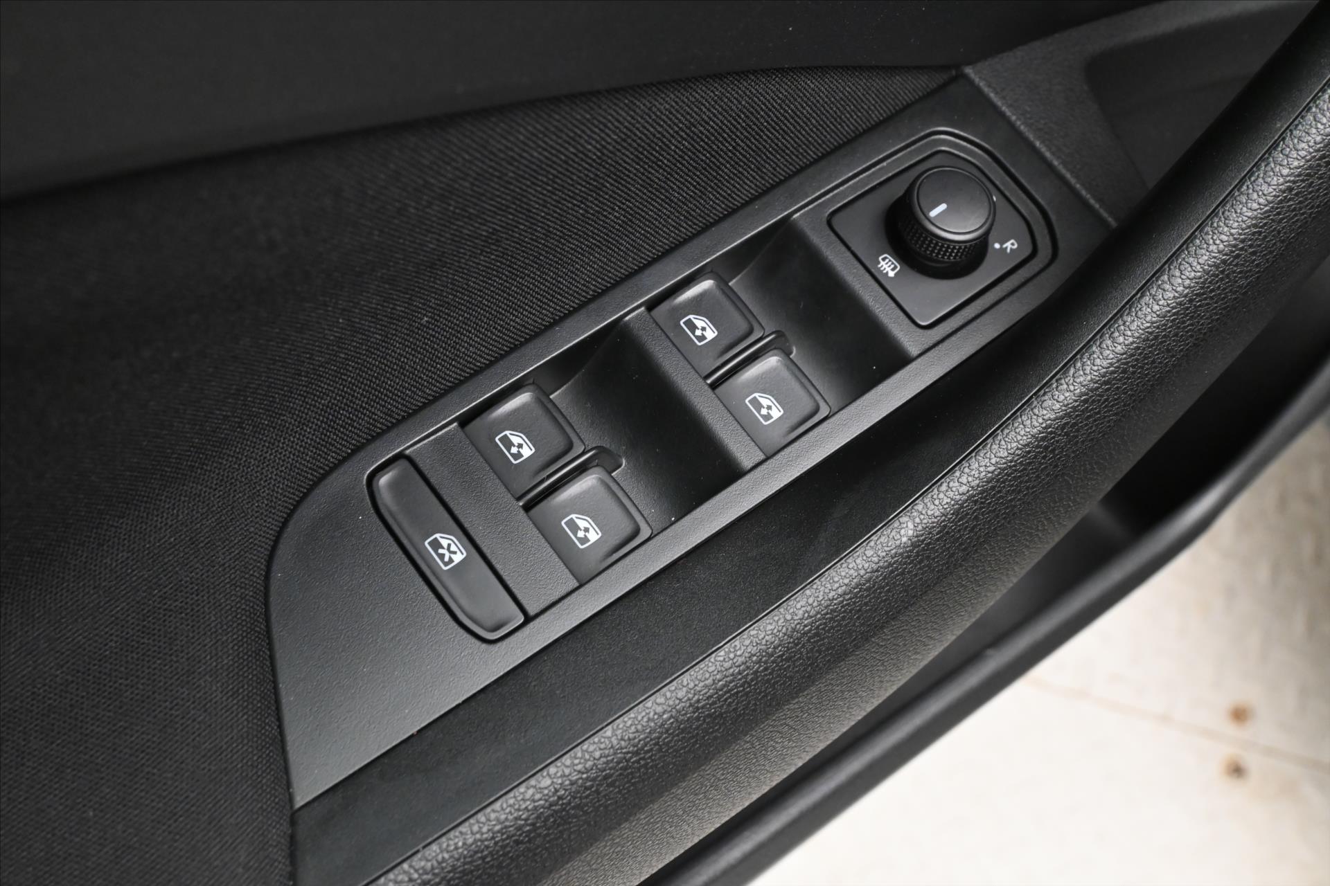 Hlavní fotografie vozu Škoda Kamiq 1,0 TSI 81kW DSG Ambition Záruka až 5 let (25)