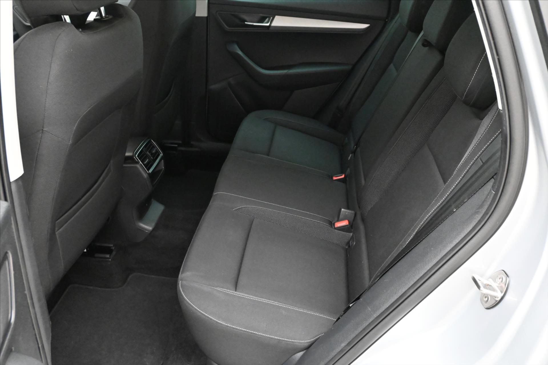 Hlavní fotografie vozu Škoda Karoq 2,0 TDI 85kW DSG Ambition Záruka až 5 let (14)