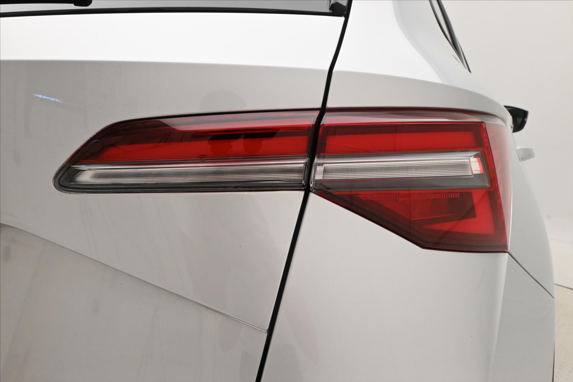 Hlavní fotografie vozu Škoda Karoq 2,0 TDI 85kW DSG Ambition Záruka až 5 let (30)