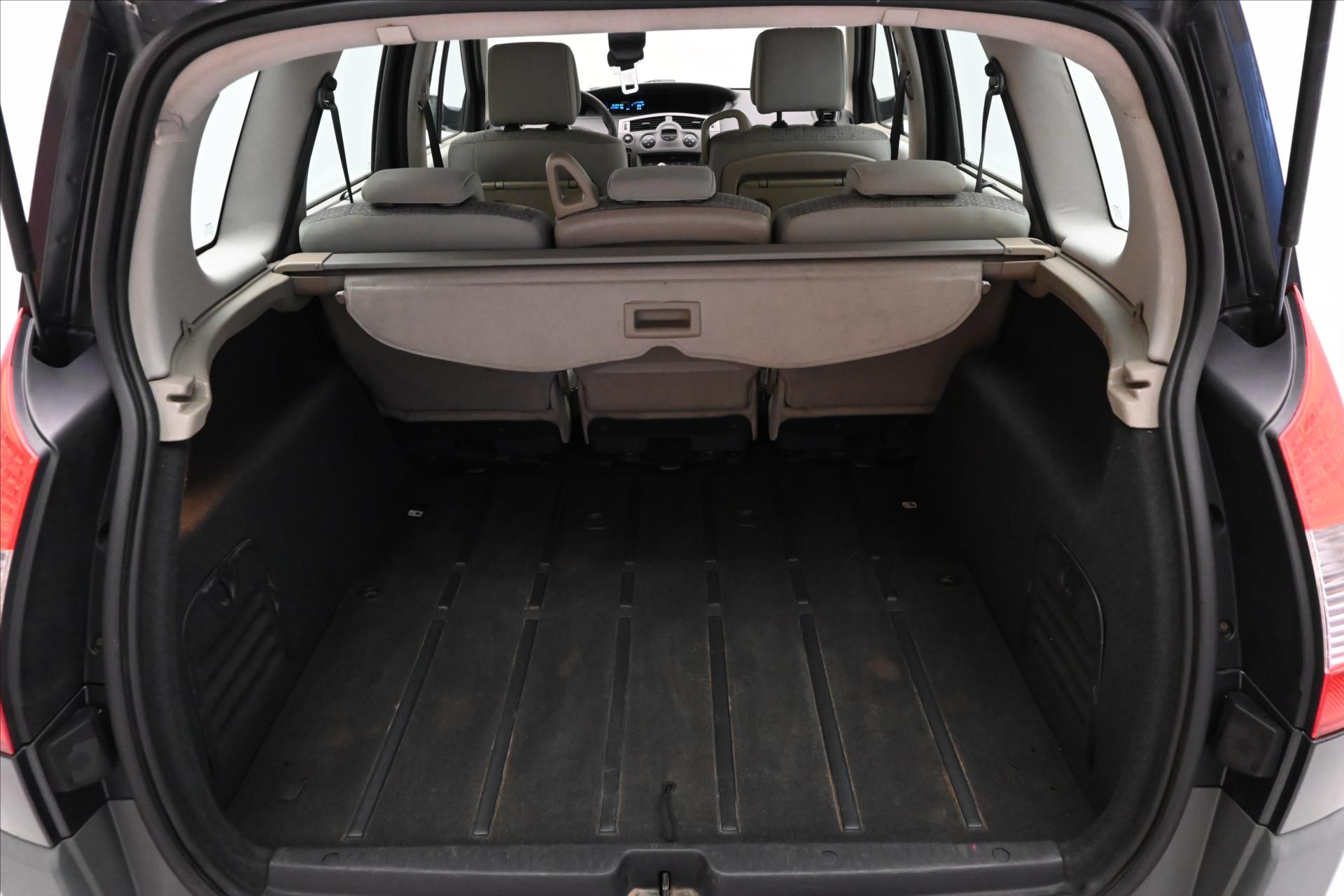 Hlavní fotografie vozu Renault Scénic 1,5 dCi 78 KW  Grand (10)