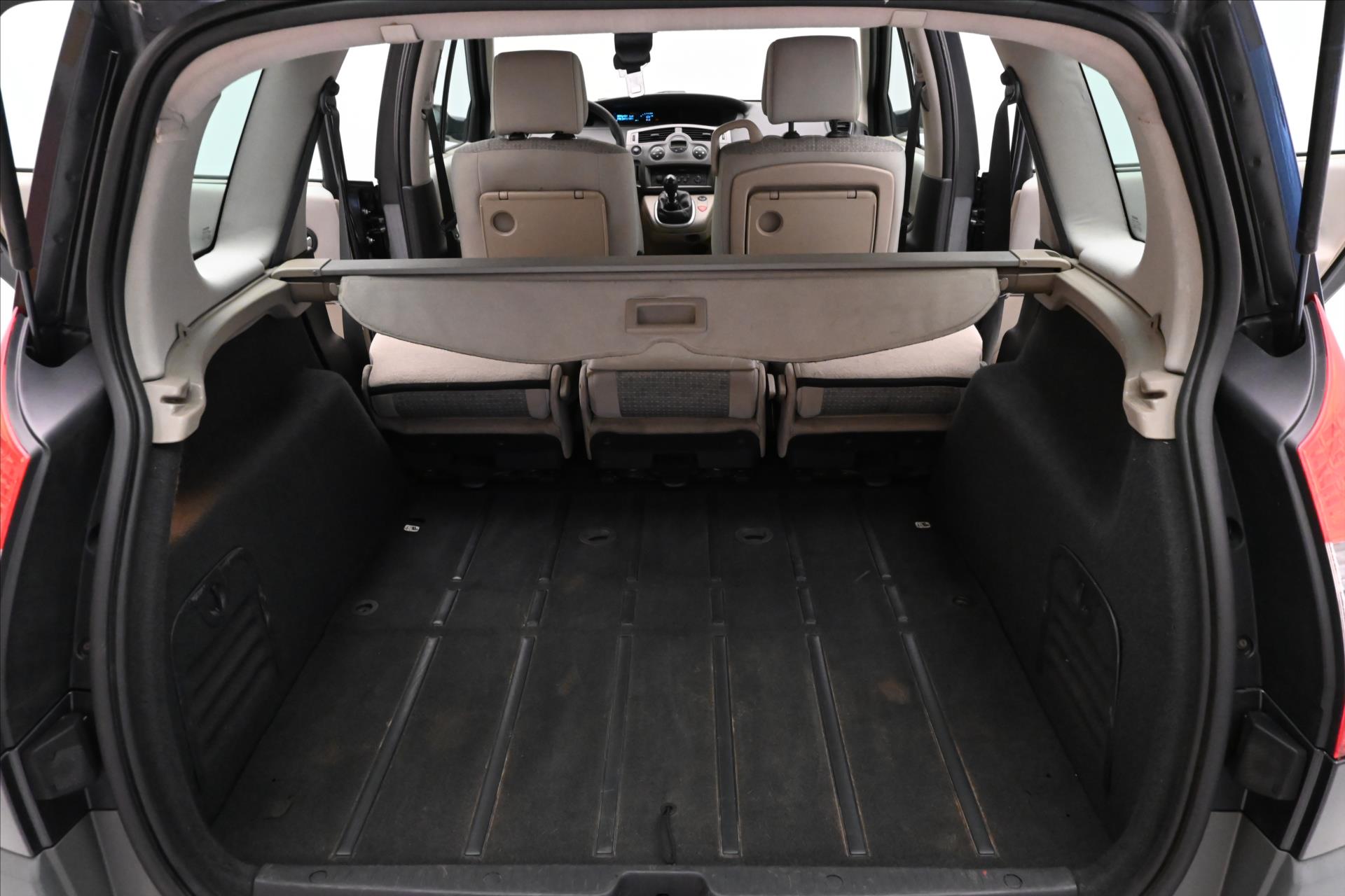 Hlavní fotografie vozu Renault Scénic 1,5 dCi 78 KW  Grand (11)