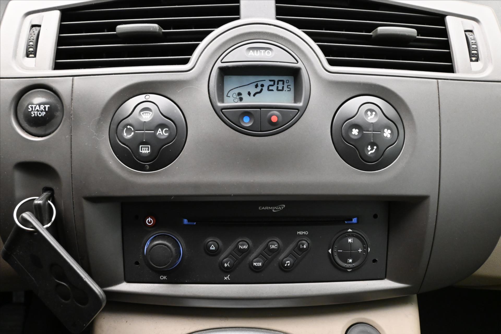 Hlavní fotografie vozu Renault Scénic 1,5 dCi 78 KW  Grand (19)