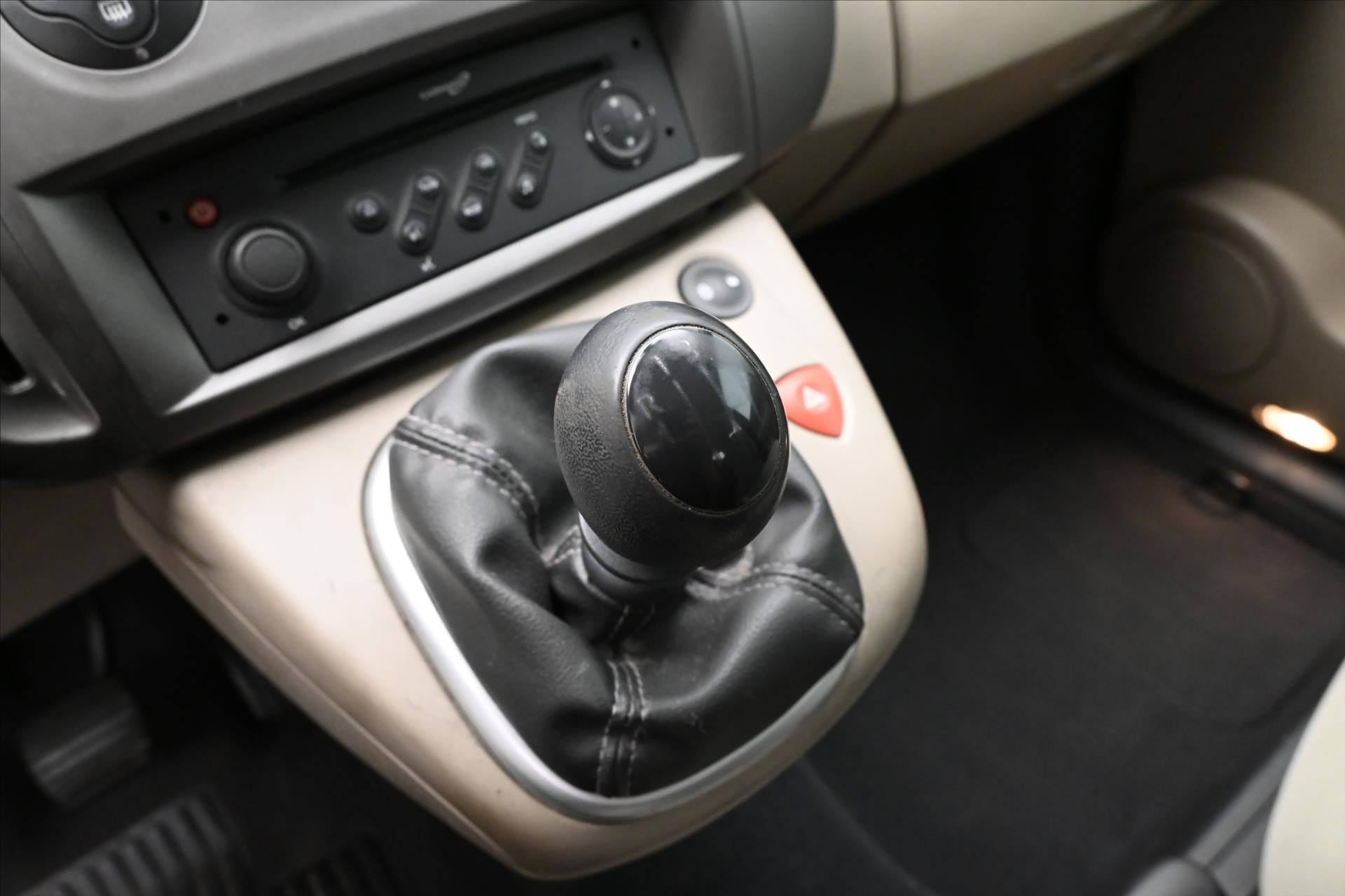 Hlavní fotografie vozu Renault Scénic 1,5 dCi 78 KW  Grand (20)