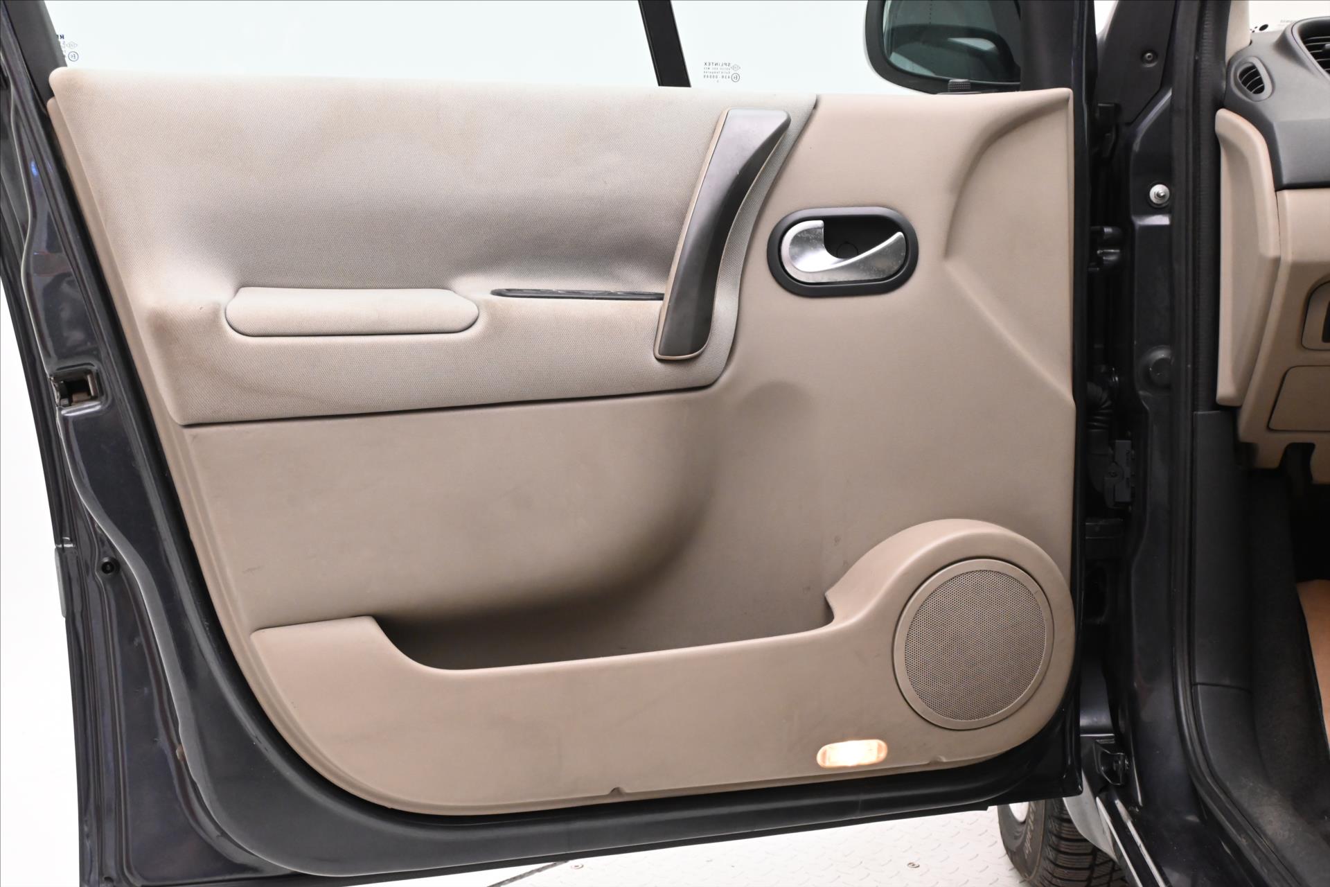 Hlavní fotografie vozu Renault Scénic 1,5 dCi 78 KW  Grand (22)