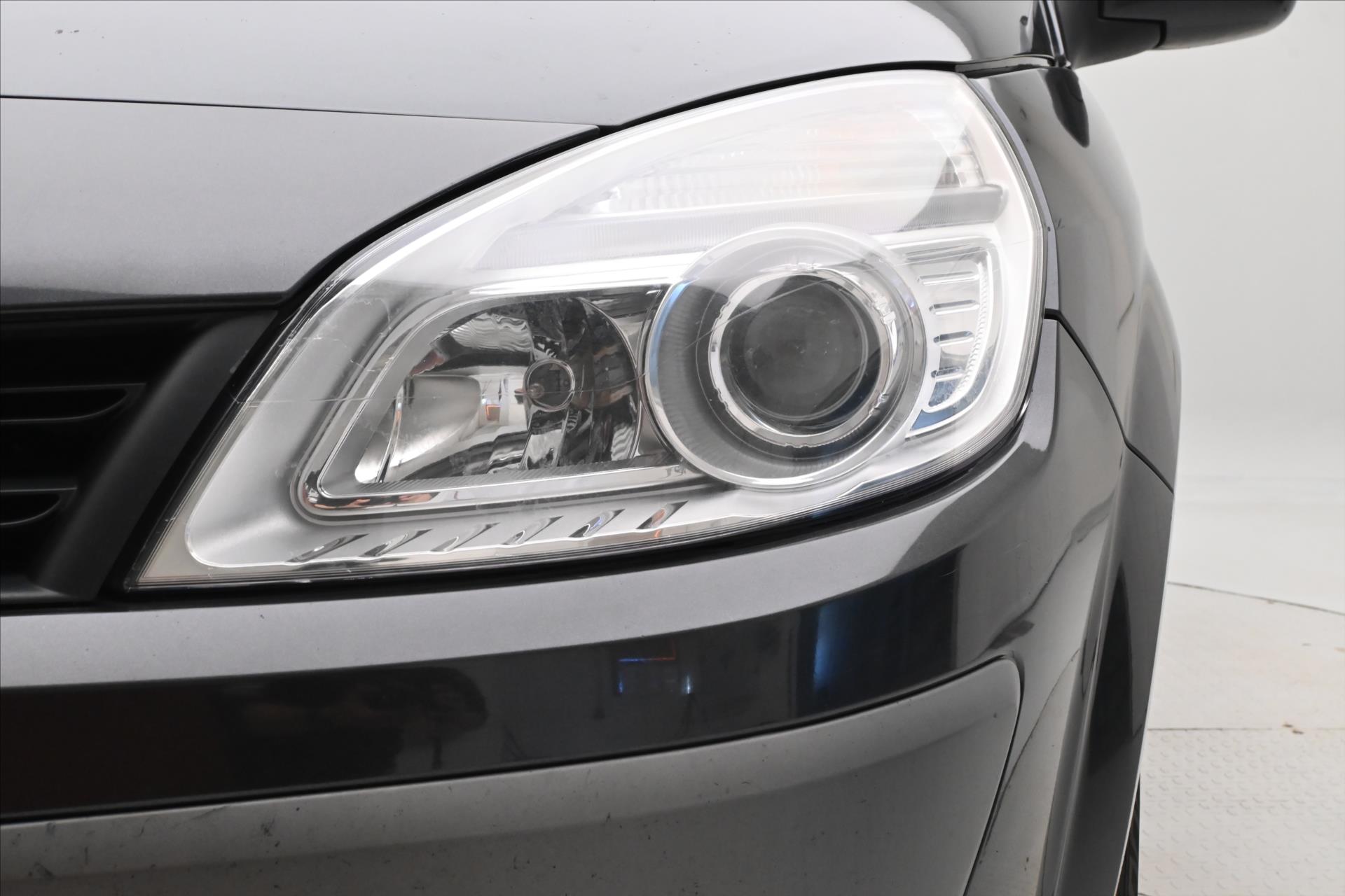 Hlavní fotografie vozu Renault Scénic 1,5 dCi 78 KW  Grand (26)