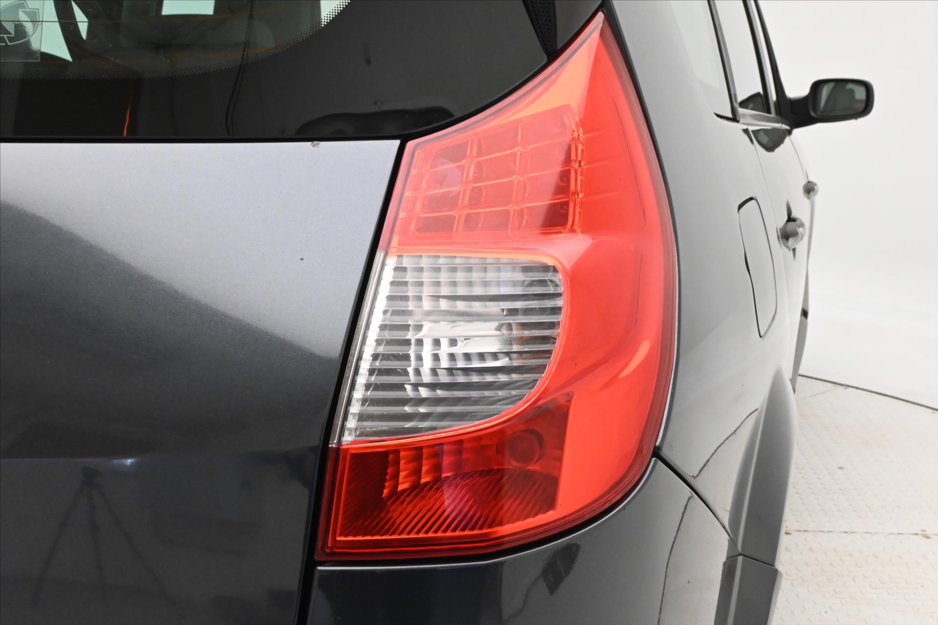 Hlavní fotografie vozu Renault Scénic 1,5 dCi 78 KW  Grand (27)