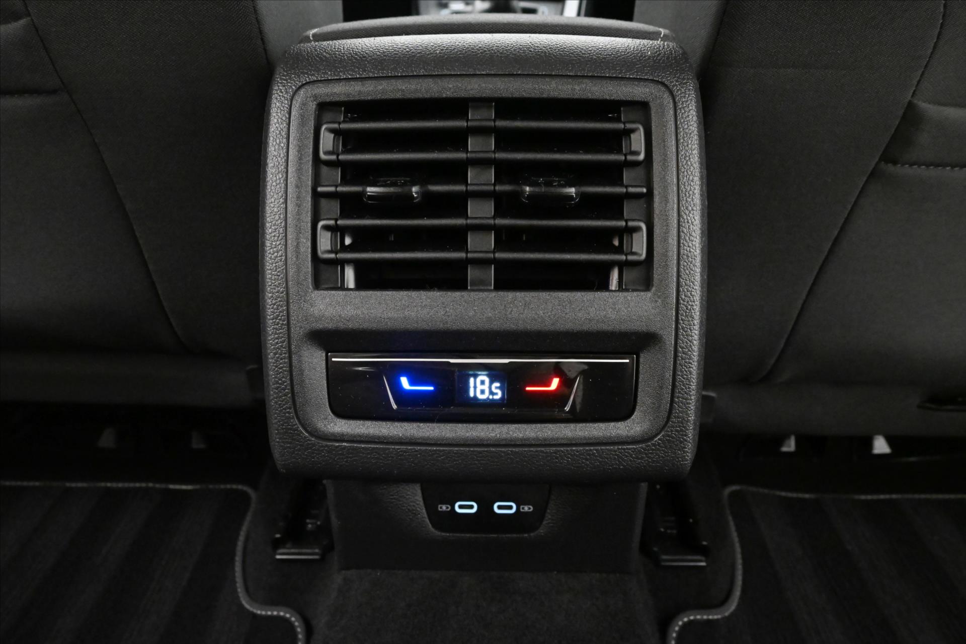 Hlavní fotografie vozu Volkswagen Golf 2,0 TDI 110 kW Life Záruka až 5 let (21)