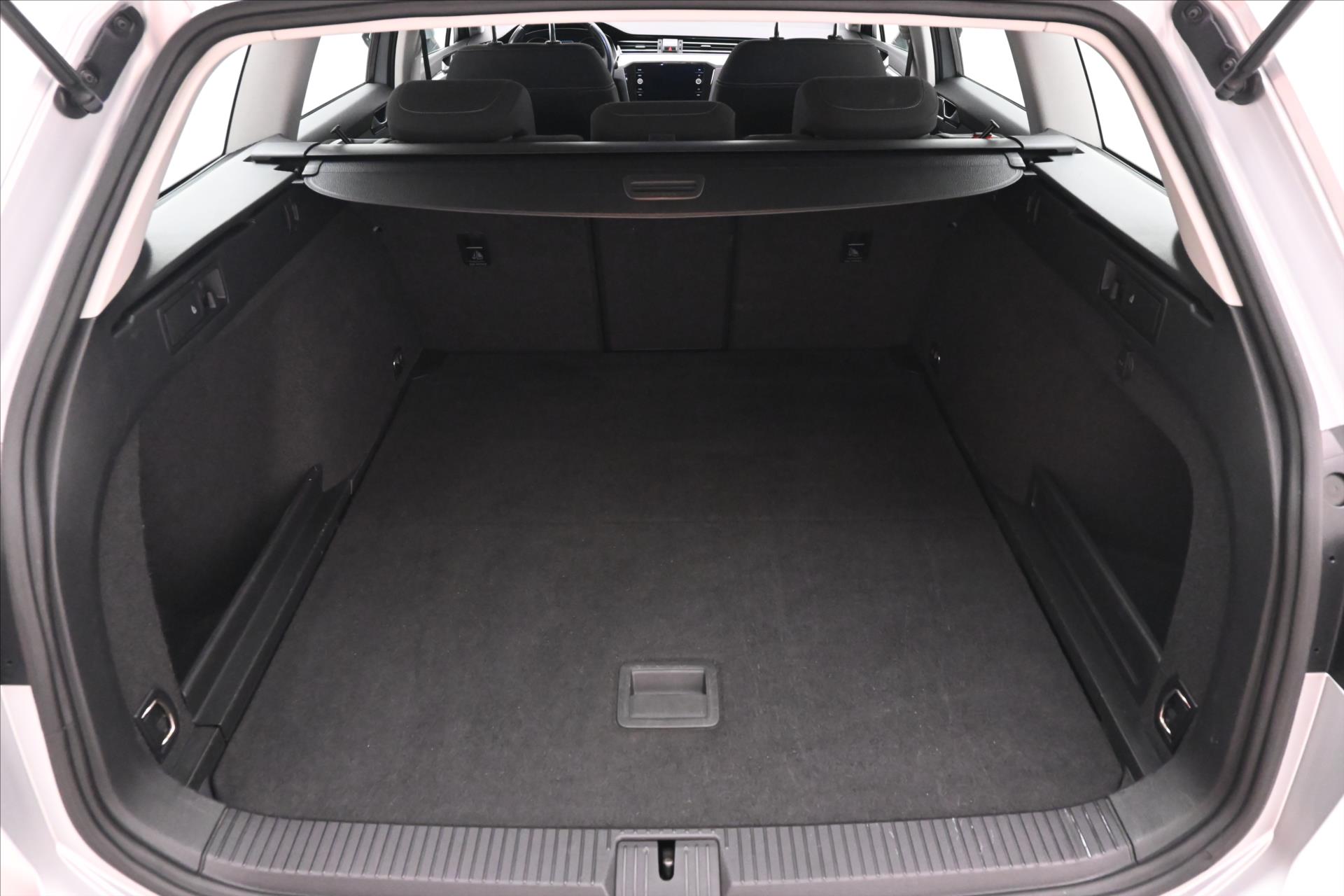 Hlavní fotografie vozu Volkswagen Passat 2,0 TDI 110kW Business Záruka až 5 let (10)