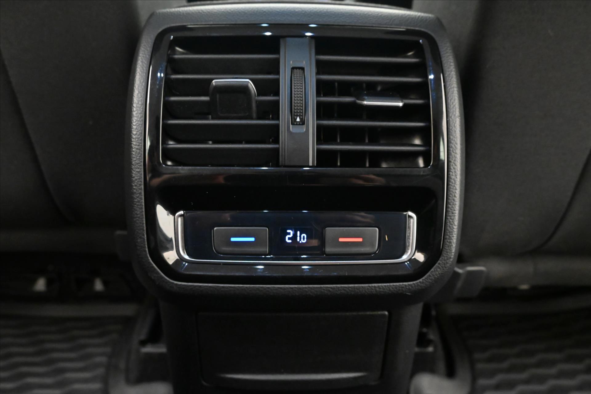 Hlavní fotografie vozu Volkswagen Passat 2,0 TDI 110kW Business Záruka až 5 let (22)