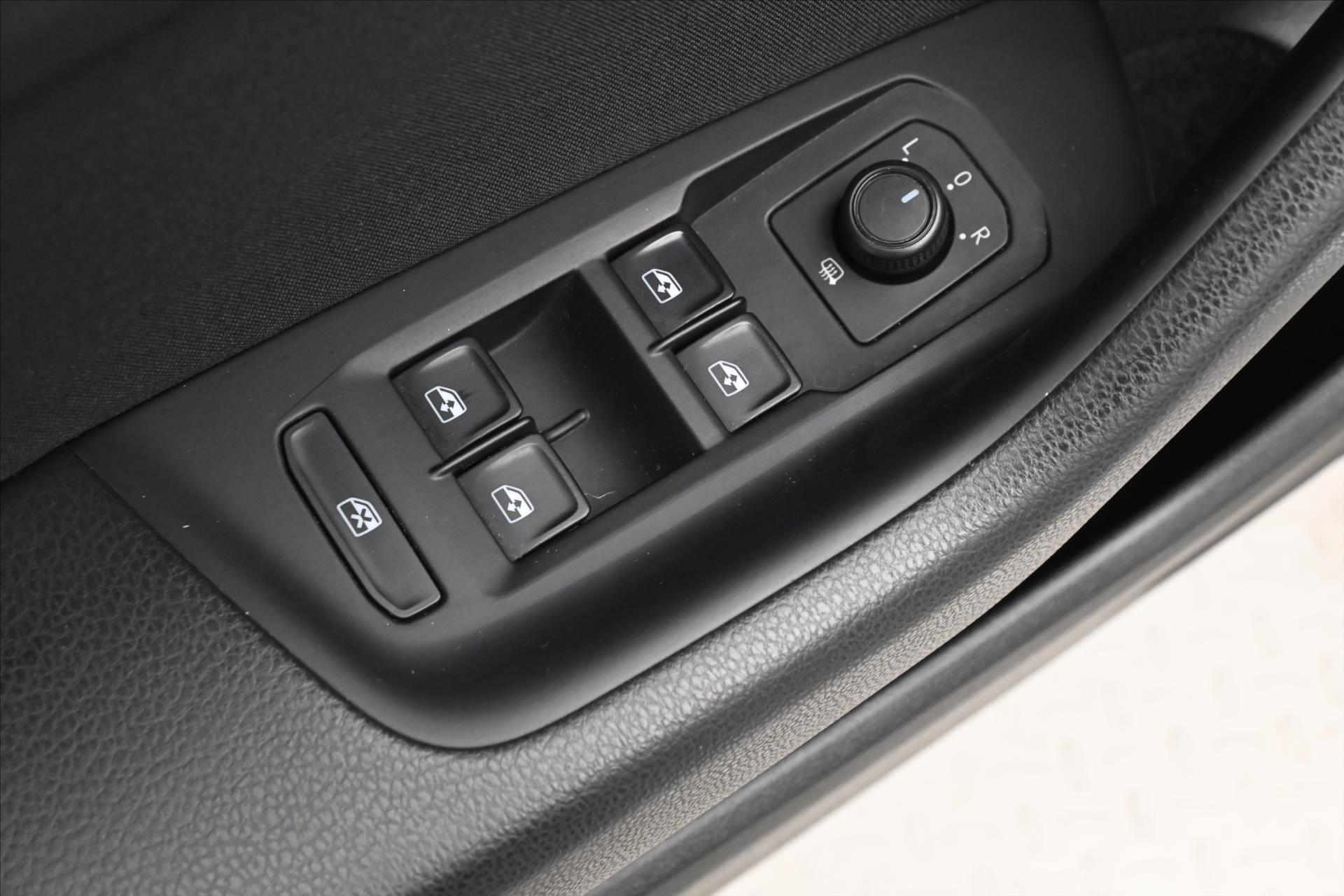 Hlavní fotografie vozu Volkswagen Passat 2,0 TDI 110kW Business Záruka až 5 let (26)