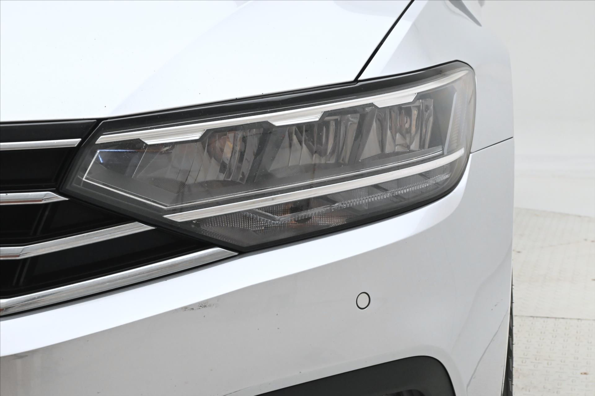 Hlavní fotografie vozu Volkswagen Passat 2,0 TDI 110kW Business Záruka až 5 let (30)