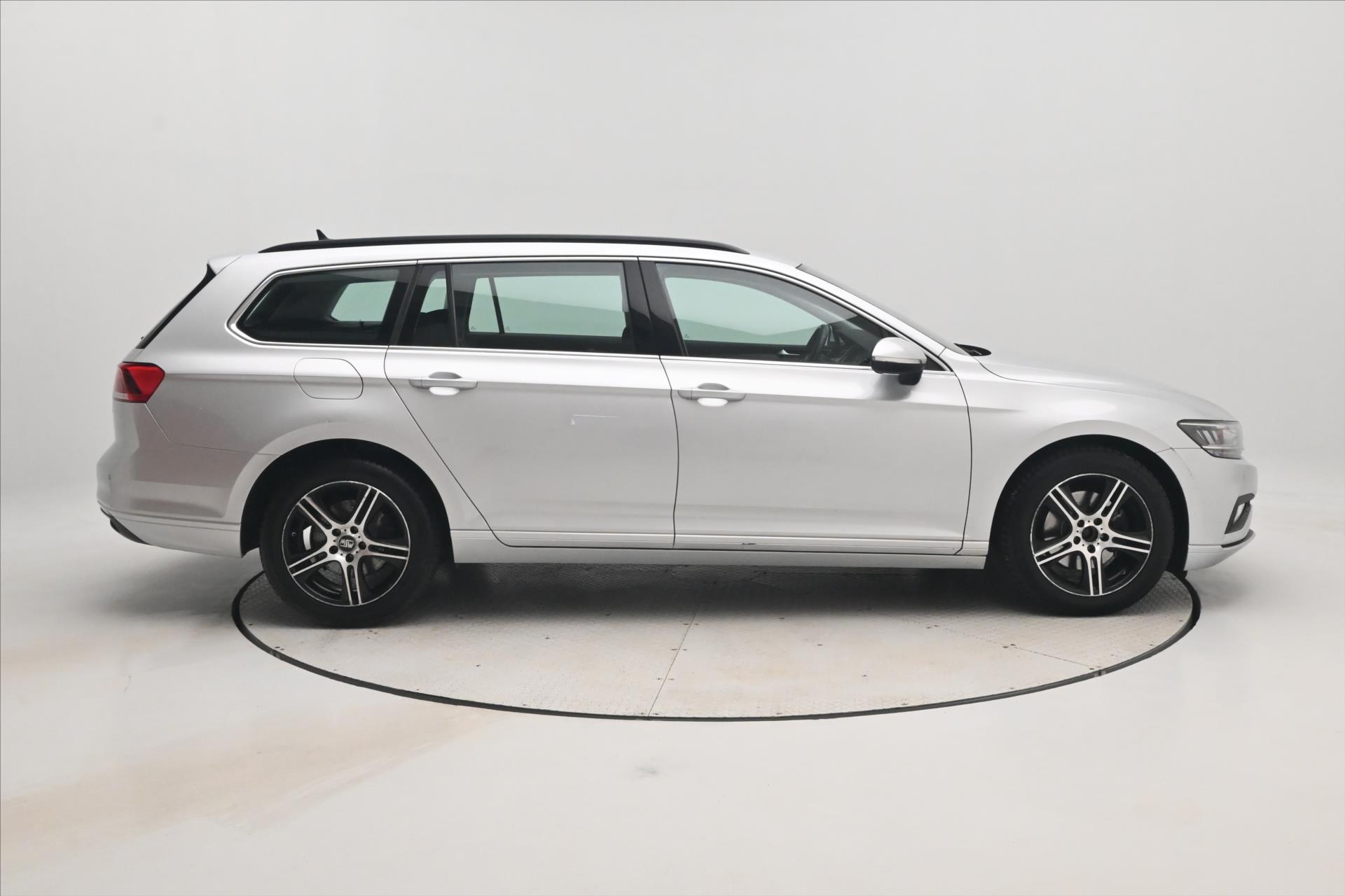 Hlavní fotografie vozu Volkswagen Passat 2,0 TDI 110kW Business Záruka až 5 let (4)