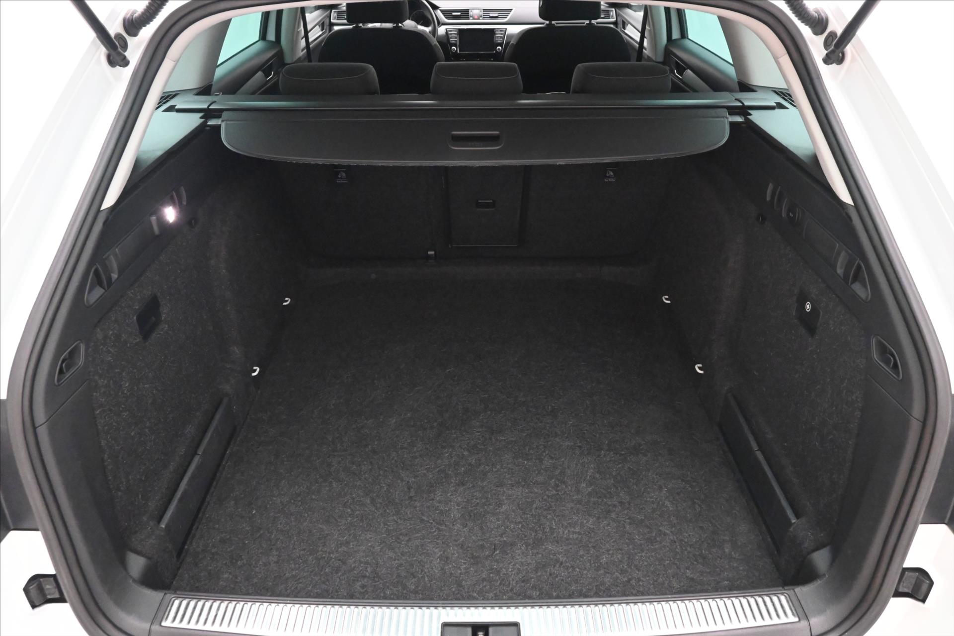 Hlavní fotografie vozu Škoda Superb 1,6 TDI 88 kW NAVI Ambition Záruka až 5 let (10)