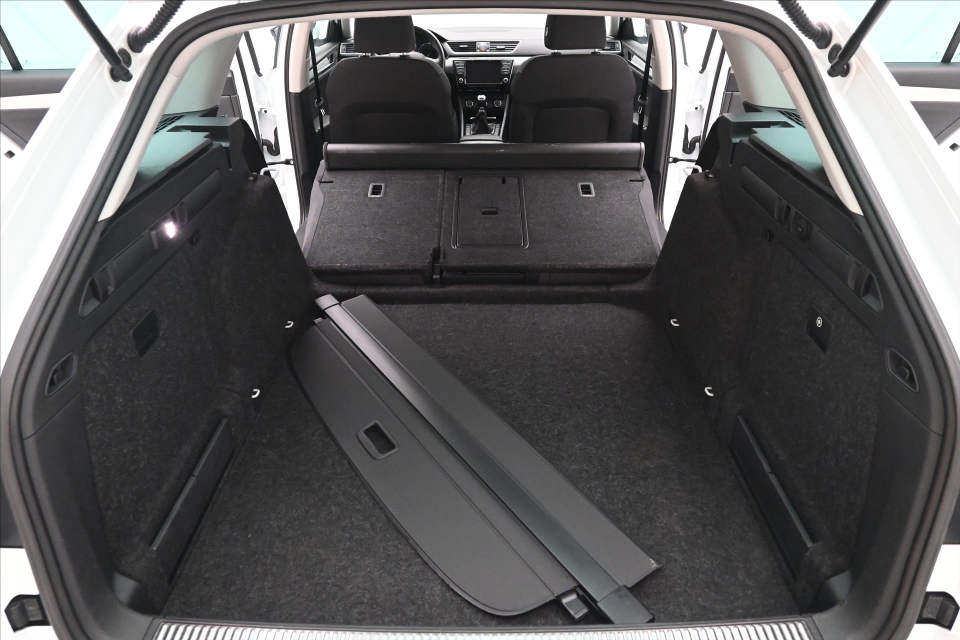 Hlavní fotografie vozu Škoda Superb 1,6 TDI 88 kW NAVI Ambition Záruka až 5 let (11)