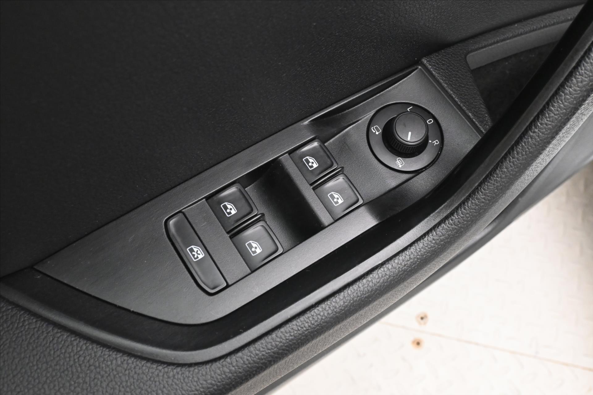 Hlavní fotografie vozu Škoda Superb 1,6 TDI 88 kW NAVI Ambition Záruka až 5 let (24)