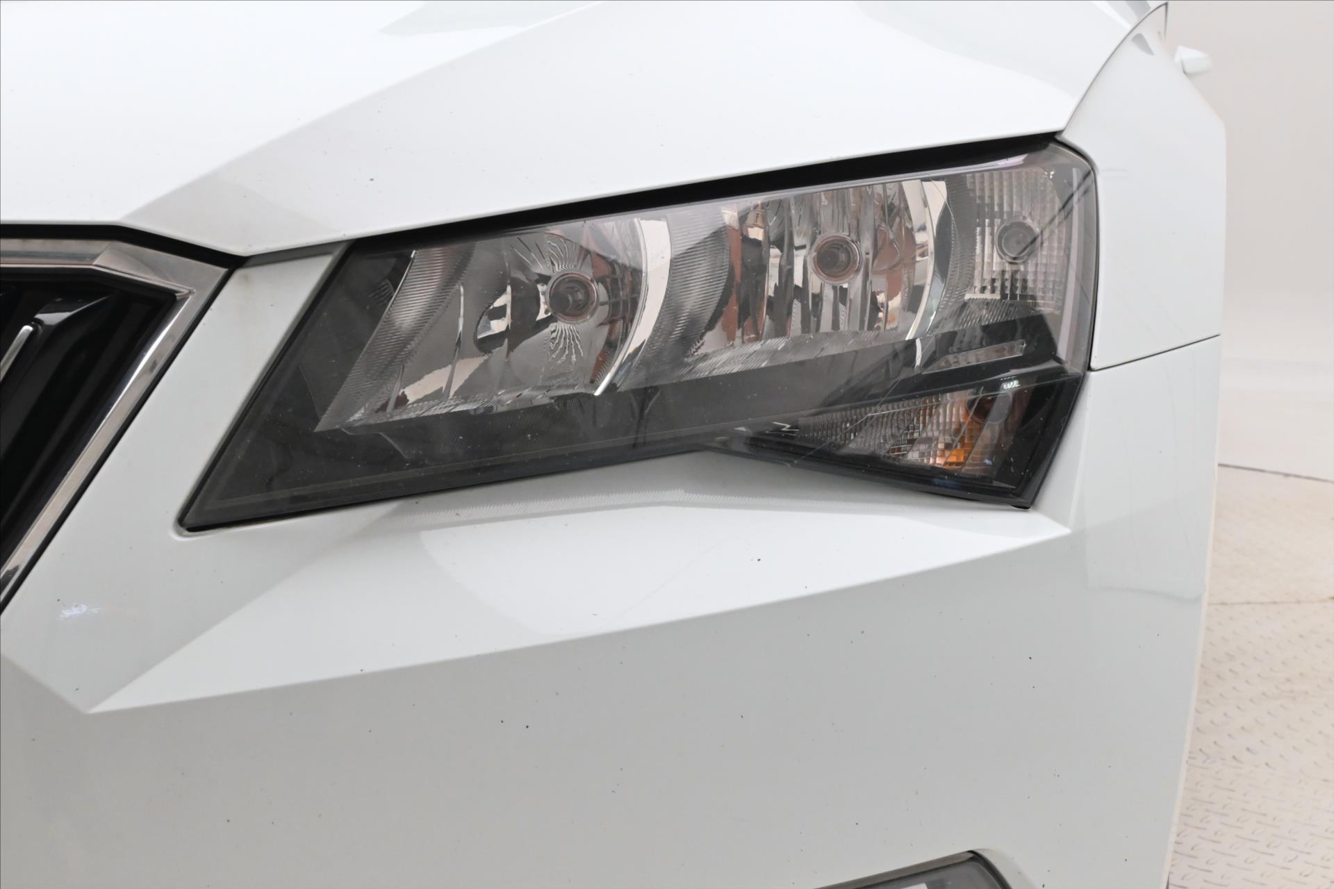 Hlavní fotografie vozu Škoda Superb 1,6 TDI 88 kW NAVI Ambition Záruka až 5 let (27)