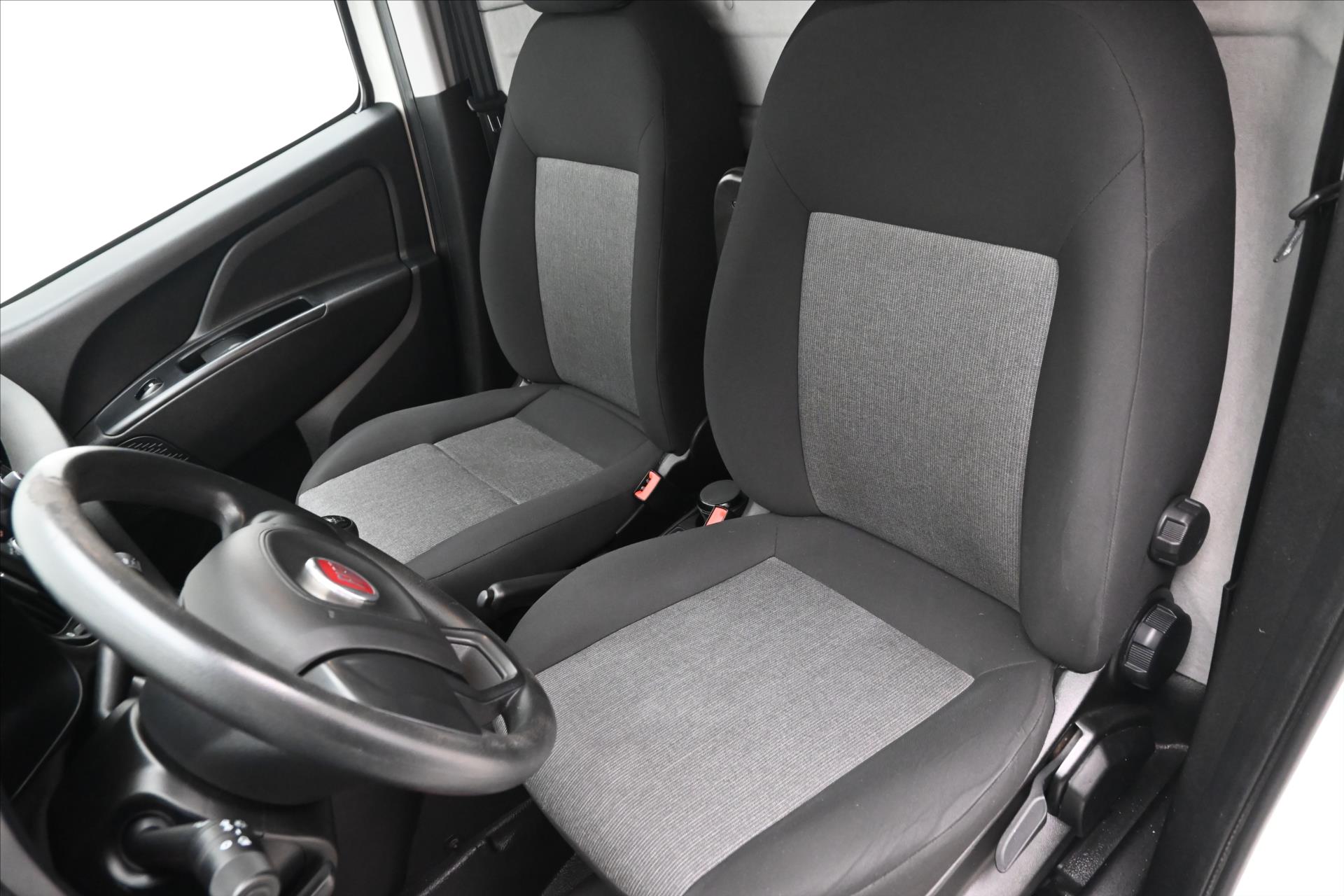 Hlavní fotografie vozu Fiat Dobló 1,6 JTD 77 kW Záruka až 5 let (25)