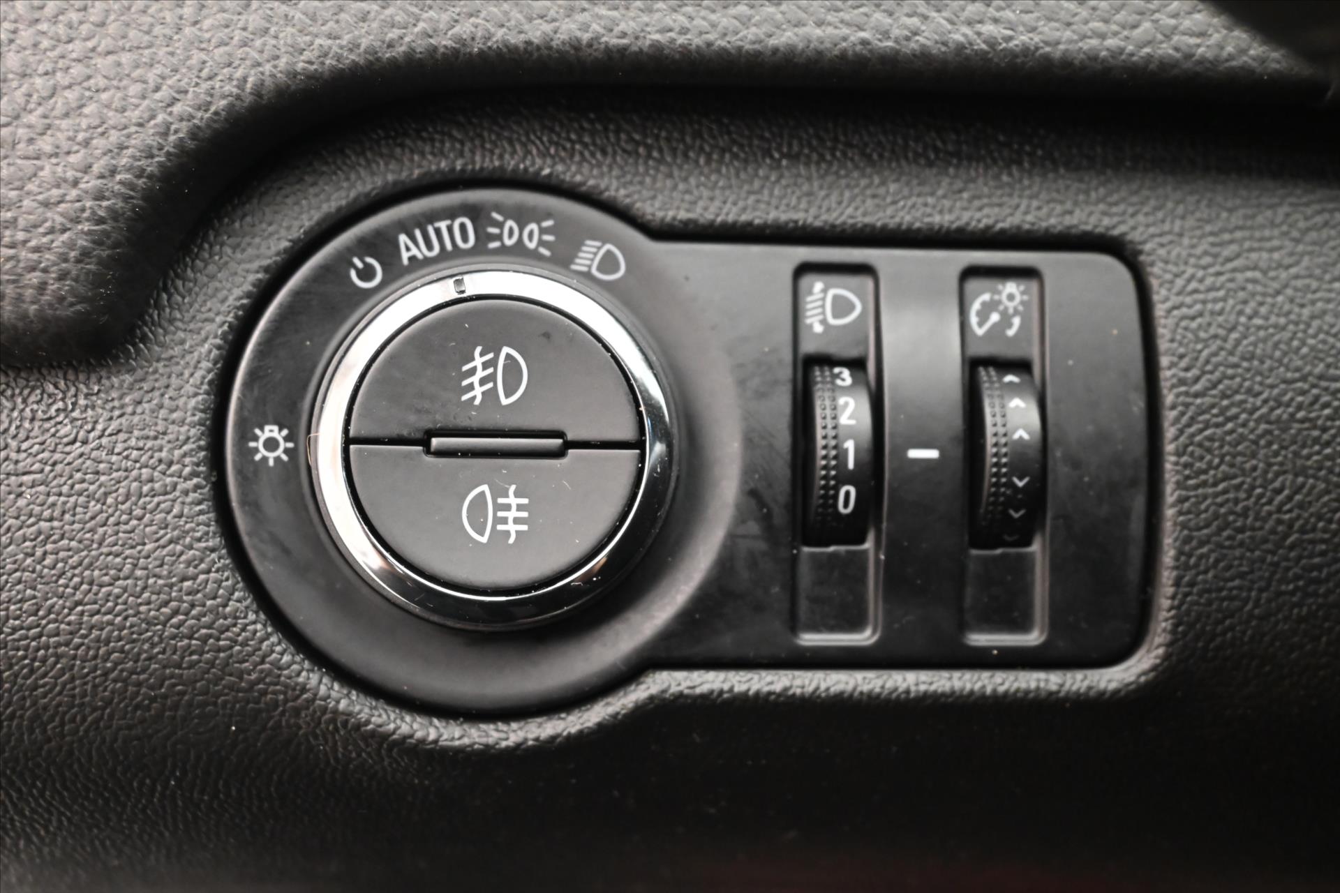 Hlavní fotografie vozu Opel Insignia 2,0 CDTi 118 kW Navigace (25)