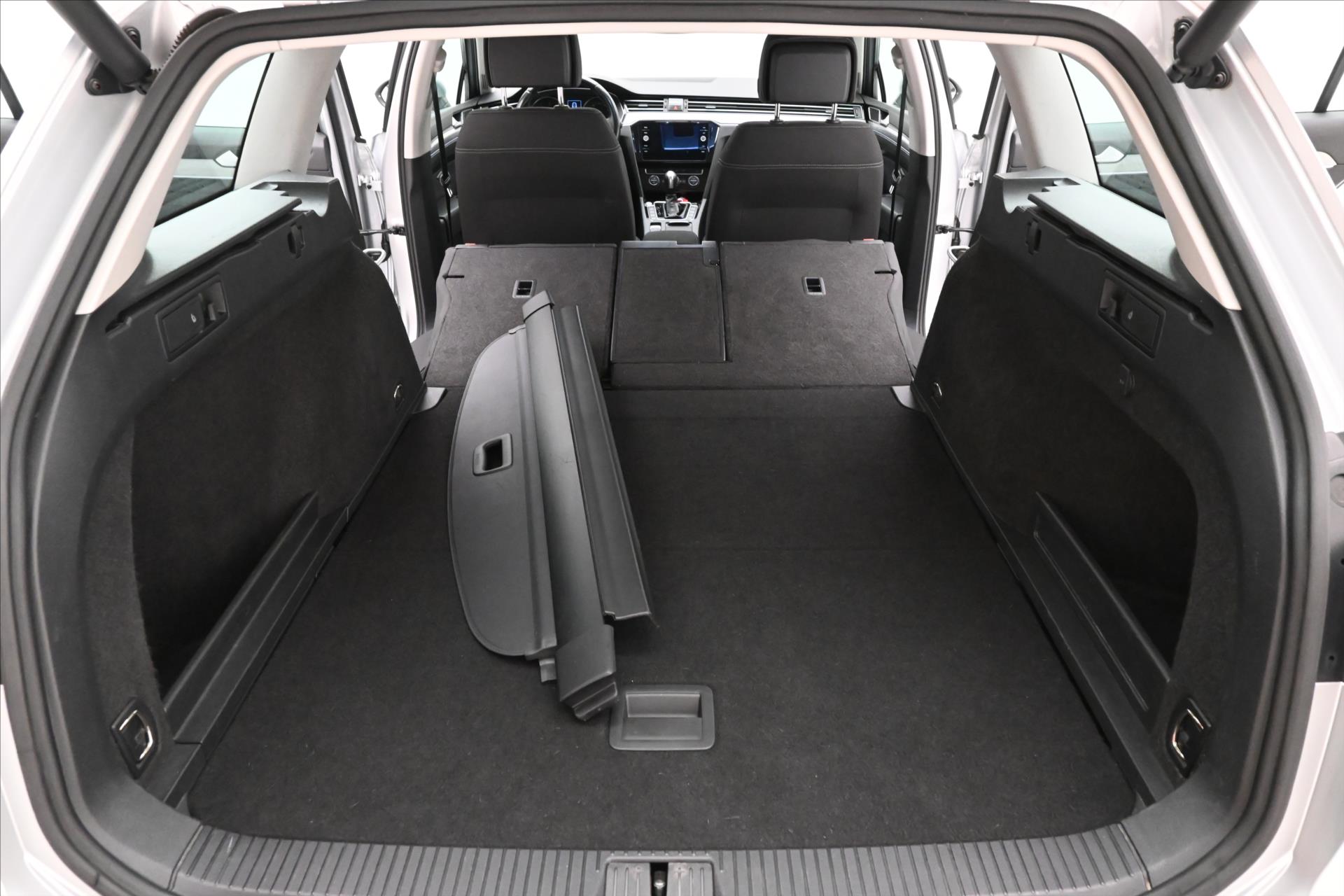 Hlavní fotografie vozu Volkswagen Passat 2,0 TDI 110 kW DSG Business Záruka až 5 let (11)