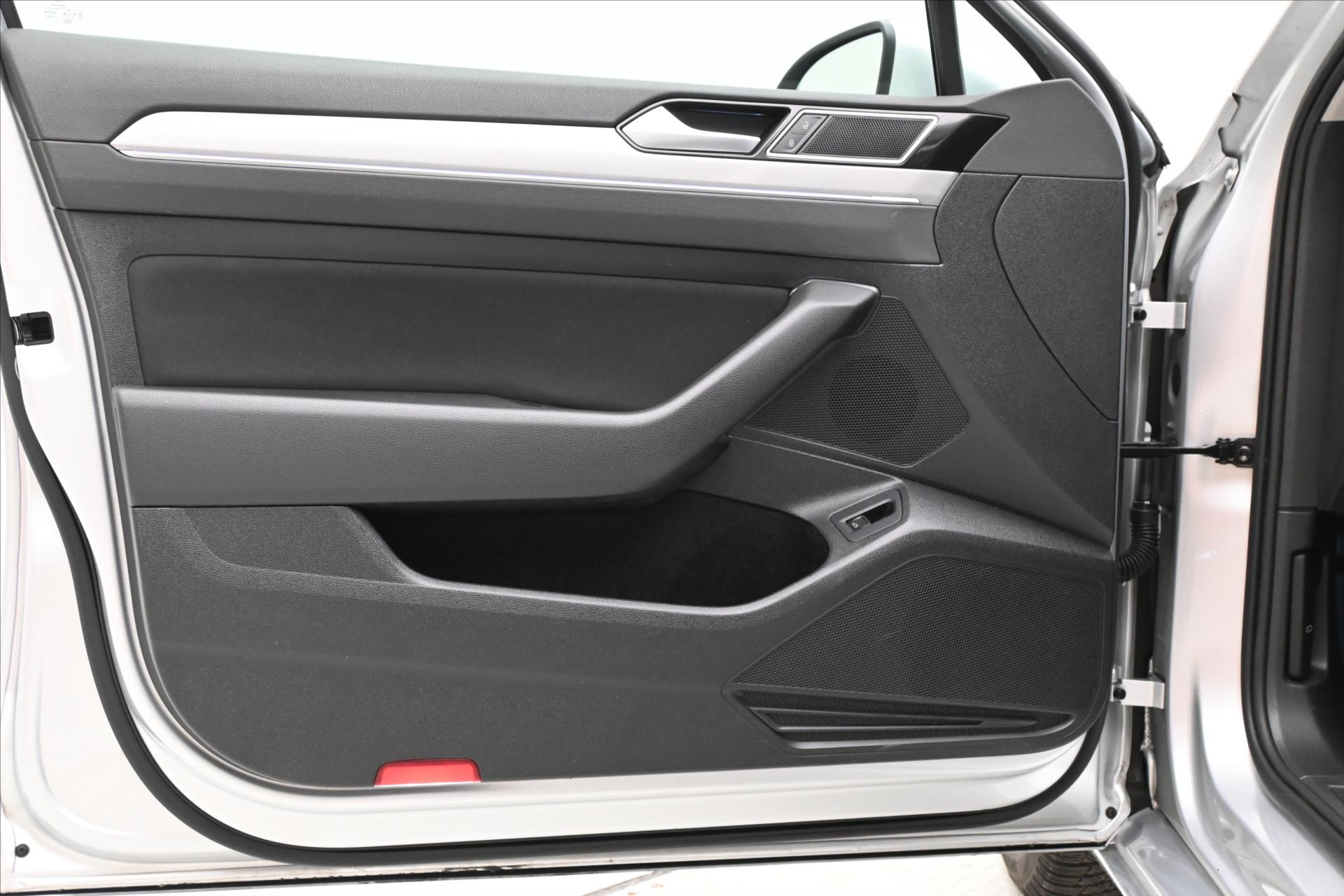 Hlavní fotografie vozu Volkswagen Passat 2,0 TDI 110 kW DSG Business Záruka až 5 let (25)