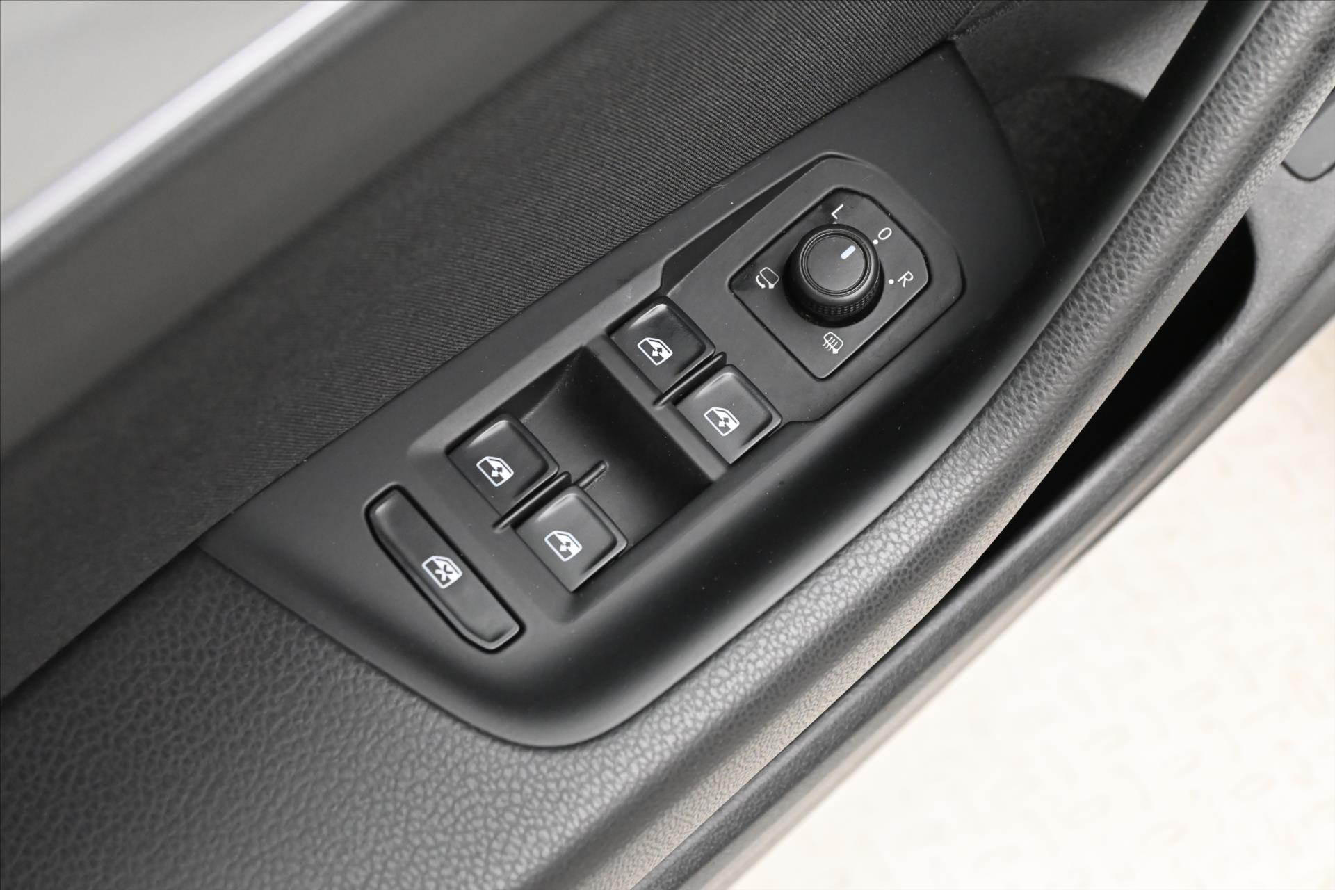 Hlavní fotografie vozu Volkswagen Passat 2,0 TDI 110 kW DSG Business Záruka až 5 let (26)