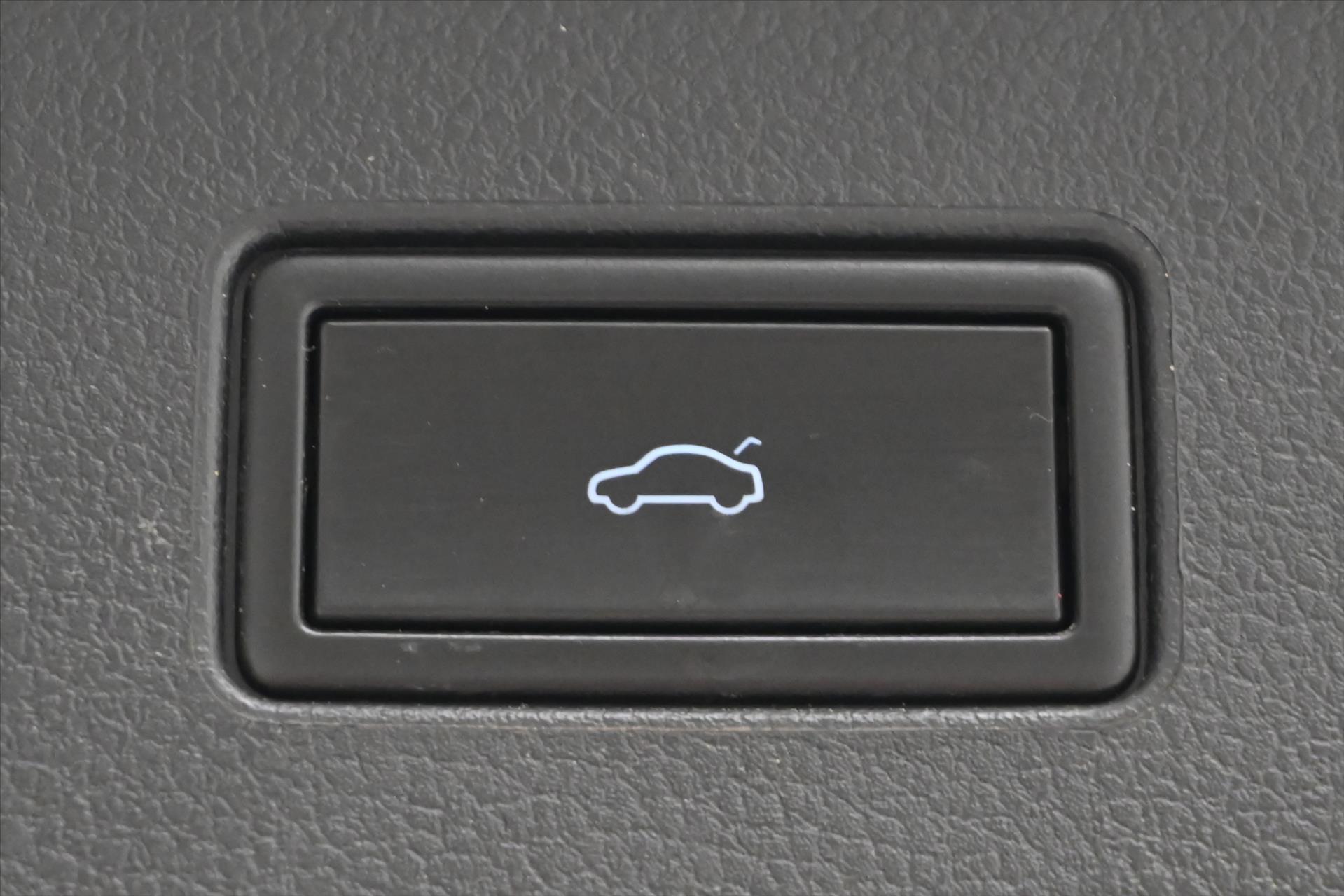 Hlavní fotografie vozu Volkswagen Passat 2,0 TDI 110 kW DSG Business Záruka až 5 let (28)