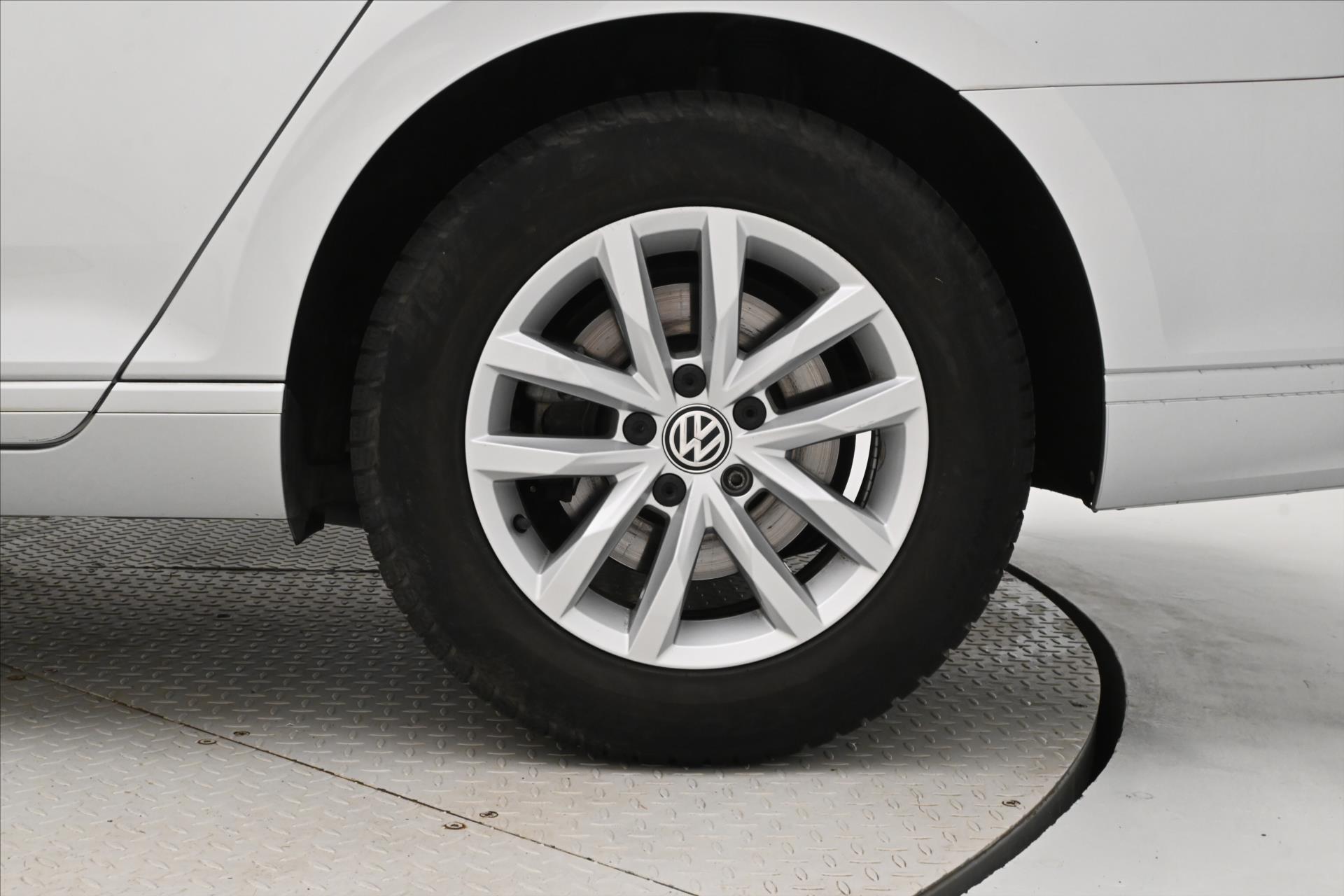 Hlavní fotografie vozu Volkswagen Passat 2,0 TDI 110 kW DSG Business Záruka až 5 let (32)