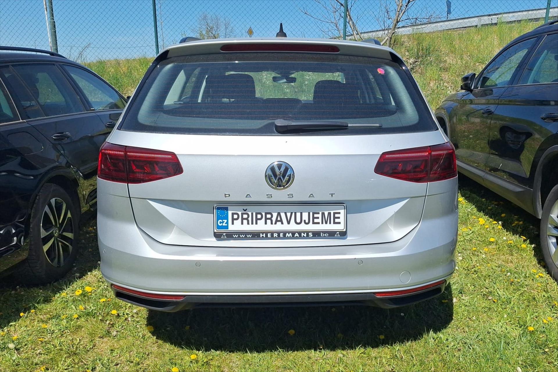 Hlavní fotografie vozu Volkswagen Passat Variant 2,0 TDI 110kW DSG Variant Business VŮZ PŘIPRAVUJEME K (4)