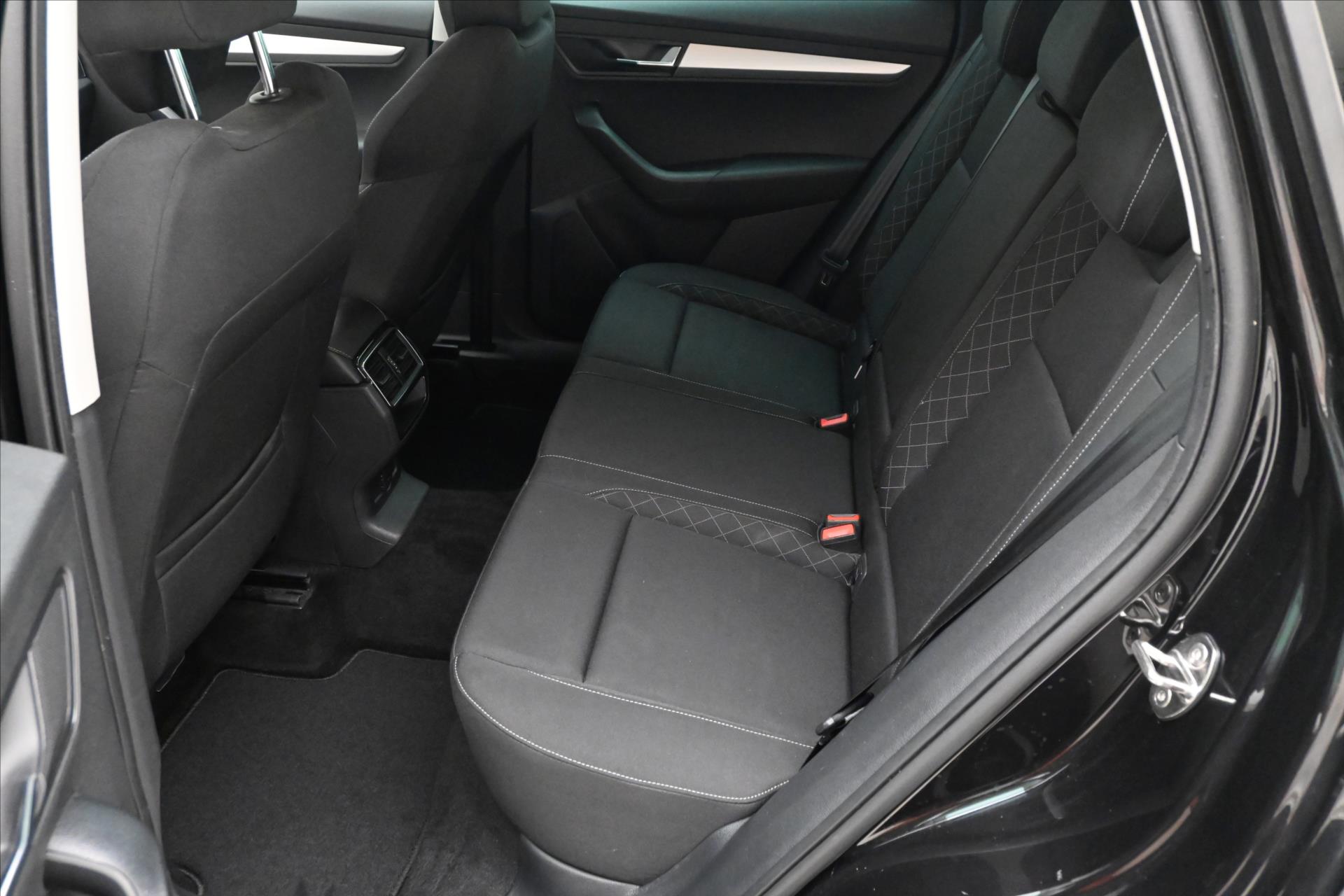 Main photo of the car Skoda Karoq 1.5 TSI 110kW DSG Business Warranty up to 5 years (14)