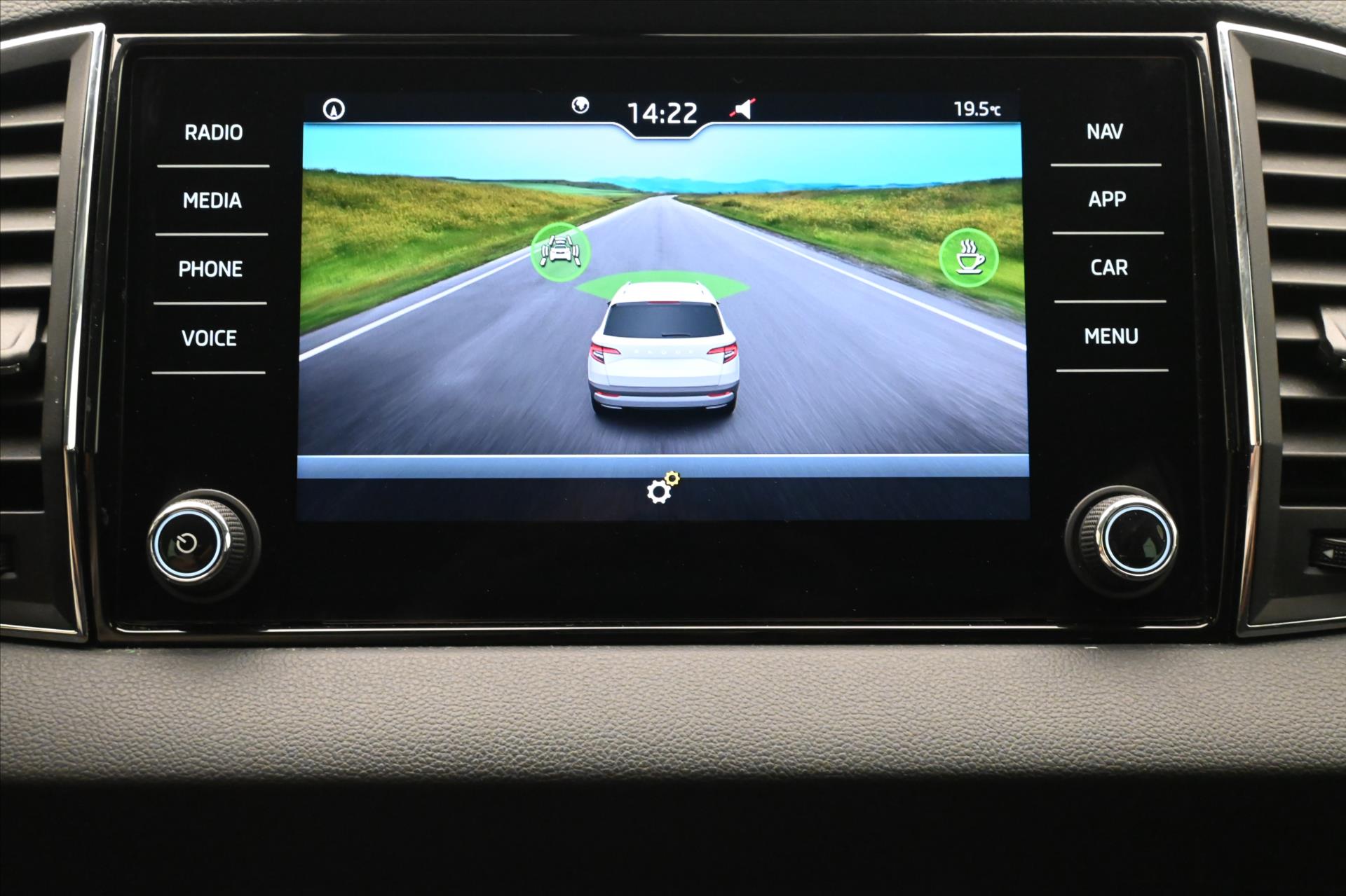 Main photo of the car Skoda Karoq 1.5 TSI 110kW DSG Business Warranty up to 5 years (19)