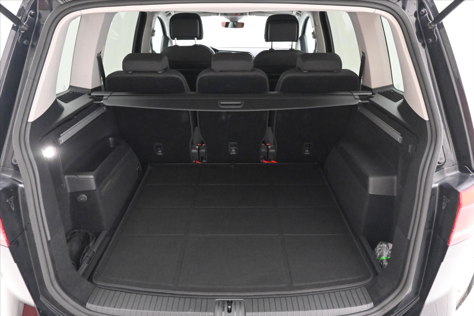 Main photo of the car Volkswagen Touran 2.0 TDI 110kW DSG Alcantara Warranty up to 5 years (10)