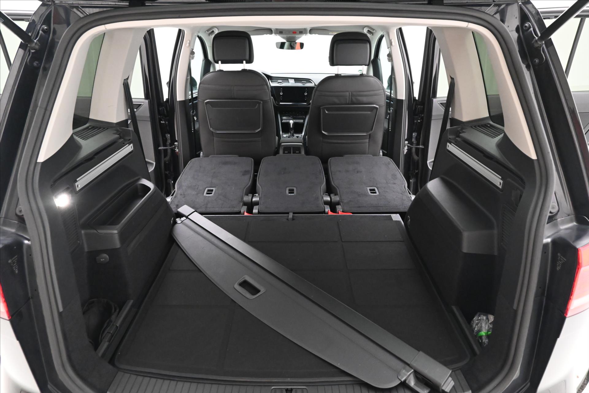 Main photo of the car Volkswagen Touran 2.0 TDI 110kW DSG Alcantara Warranty up to 5 years (11)