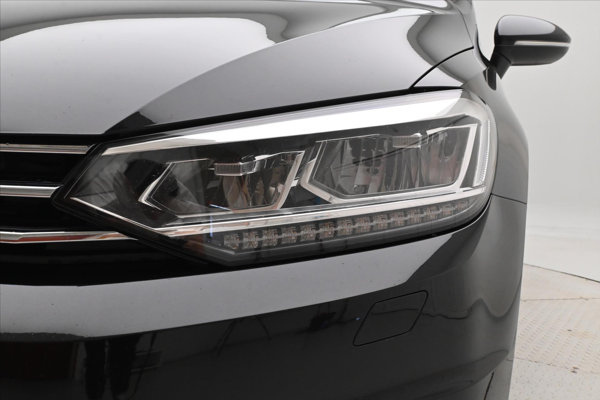 Main photo of the car Volkswagen Touran 2.0 TDI 110kW DSG Alcantara Warranty up to 5 years (28)