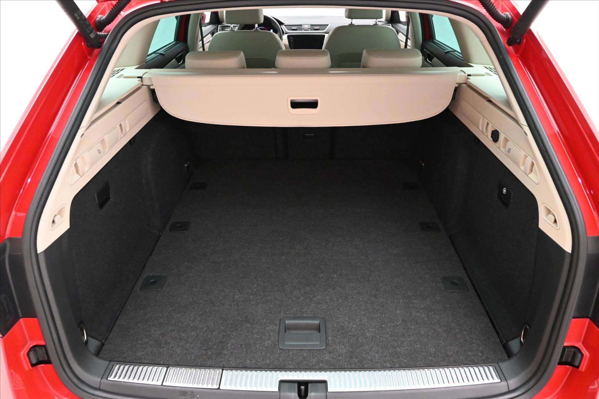 Hlavní fotografie vozu Škoda Superb 2,0 TDI 147 kW L&K DSG Záruka až 5 let (11)