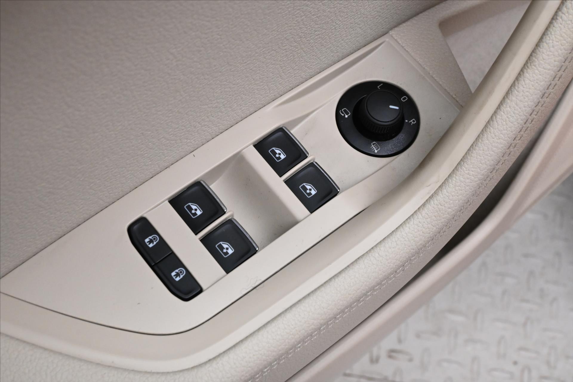 Hlavní fotografie vozu Škoda Superb 2,0 TDI 147 kW L&K DSG Záruka až 5 let (26)