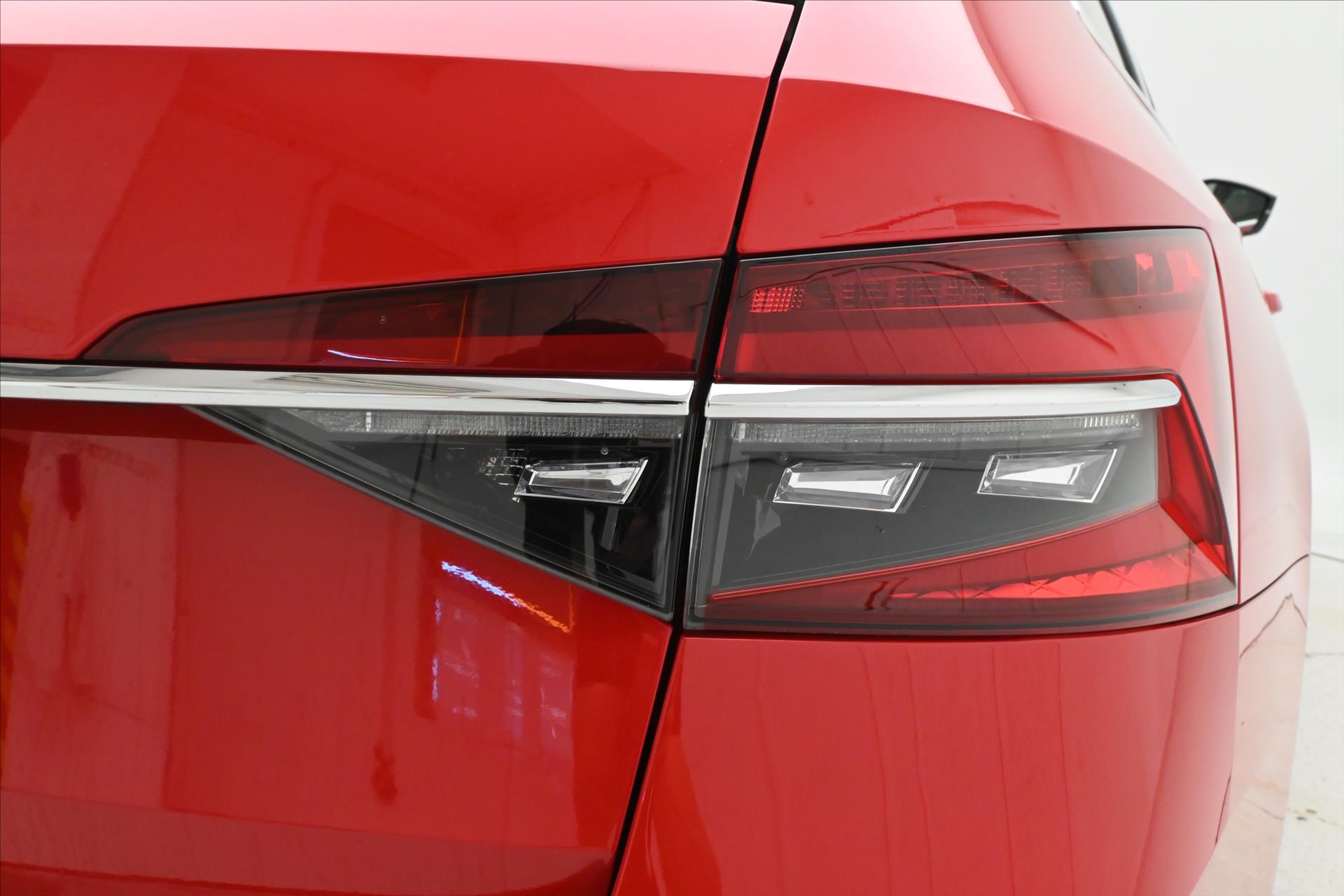 Hlavní fotografie vozu Škoda Superb 2,0 TDI 147 kW L&K DSG Záruka až 5 let (31)