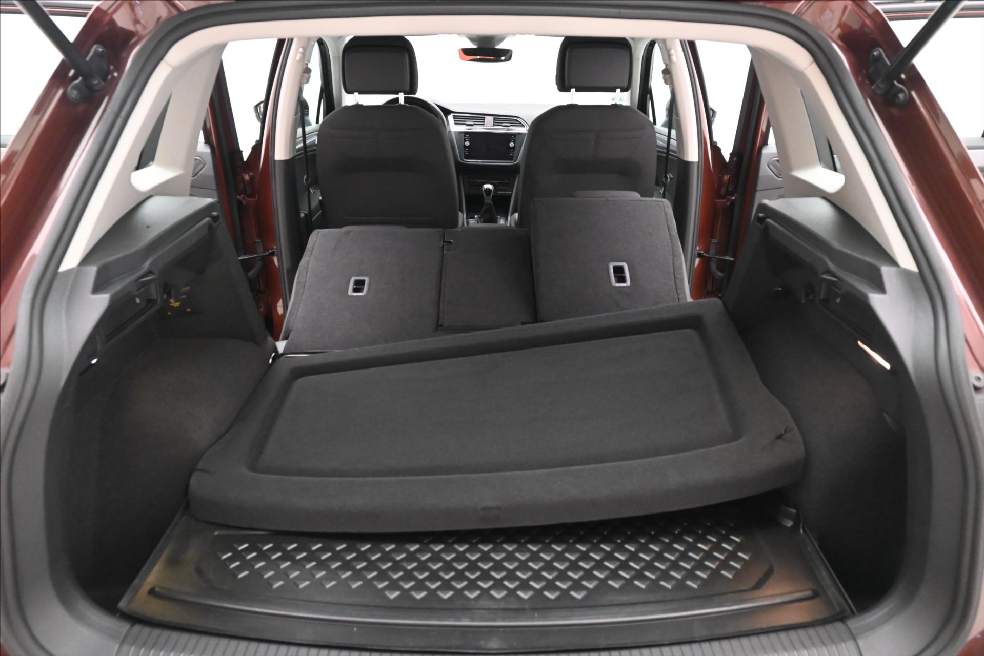 Hlavní fotografie vozu Volkswagen Tiguan 2,0 TDI 110kW Business LED Záruka až 5 let (11)
