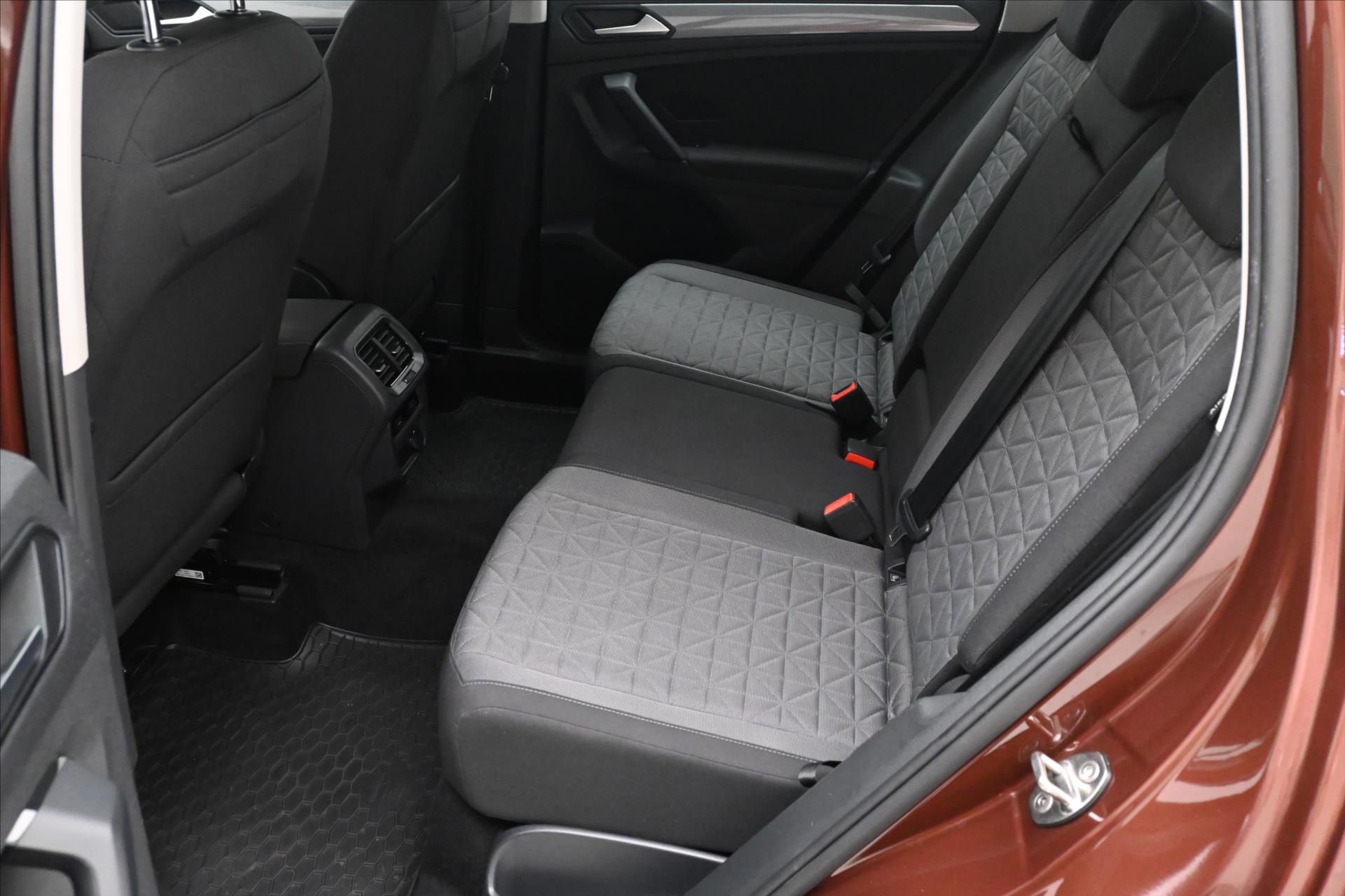 Hlavní fotografie vozu Volkswagen Tiguan 2,0 TDI 110kW Business LED Záruka až 5 let (14)