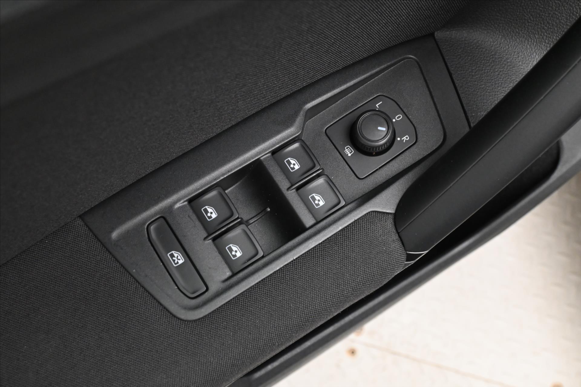 Hlavní fotografie vozu Volkswagen Tiguan 2,0 TDI 110kW Business LED Záruka až 5 let (26)