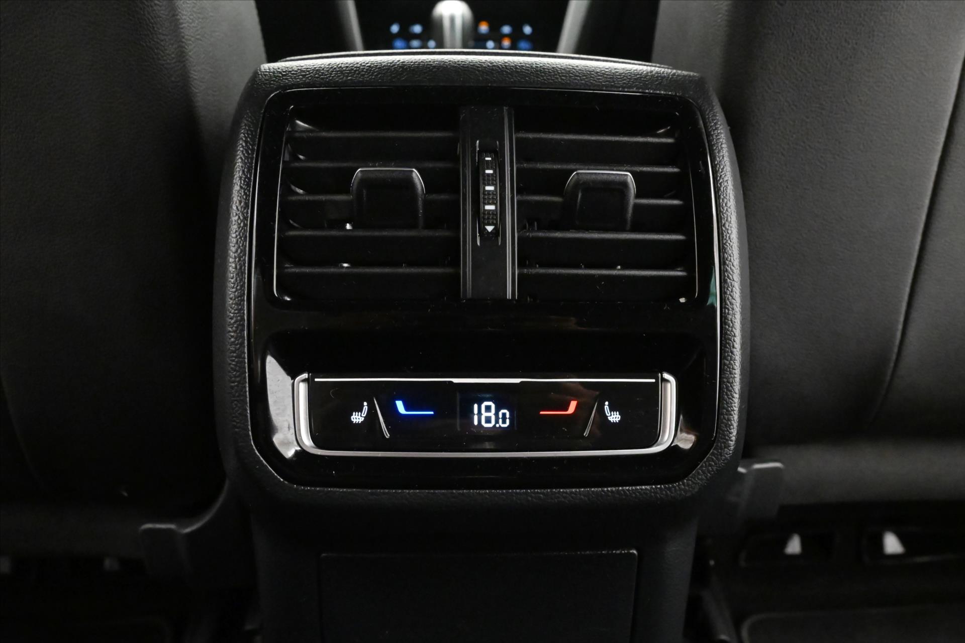Main photo of the car Volkswagen Passat 2.0 TDI 147kW 4x4 DSG Warranty up to 5 years (23)