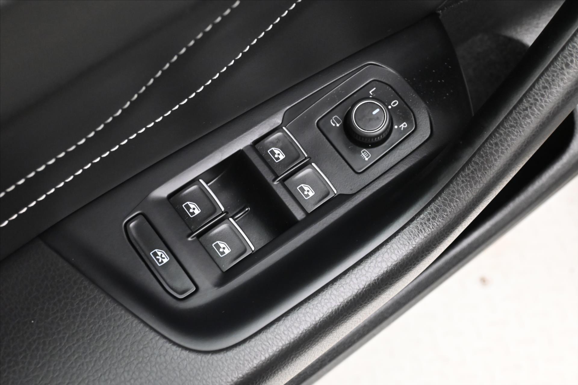 Main photo of the car Volkswagen Passat 2.0 TDI 147kW 4x4 DSG Warranty up to 5 years (27)