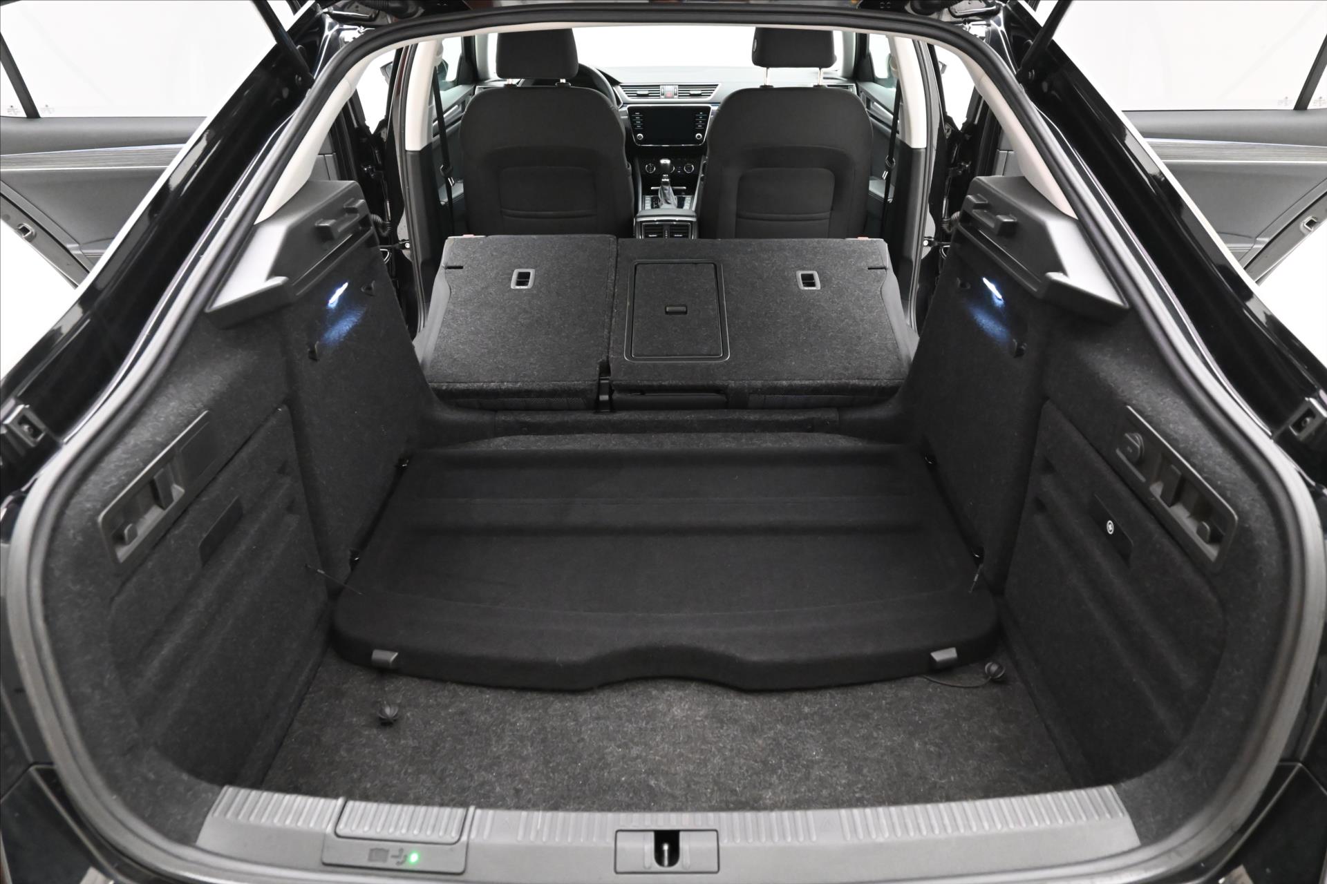 Main photo of the car Skoda Superb 2.0 TDI 110 kW DSG Style Warranty up to 5 years (11)