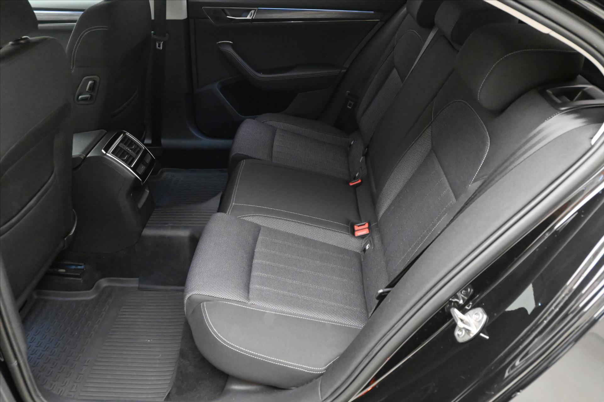 Main photo of the car Skoda Superb 2.0 TDI 110 kW DSG Style Warranty up to 5 years (14)