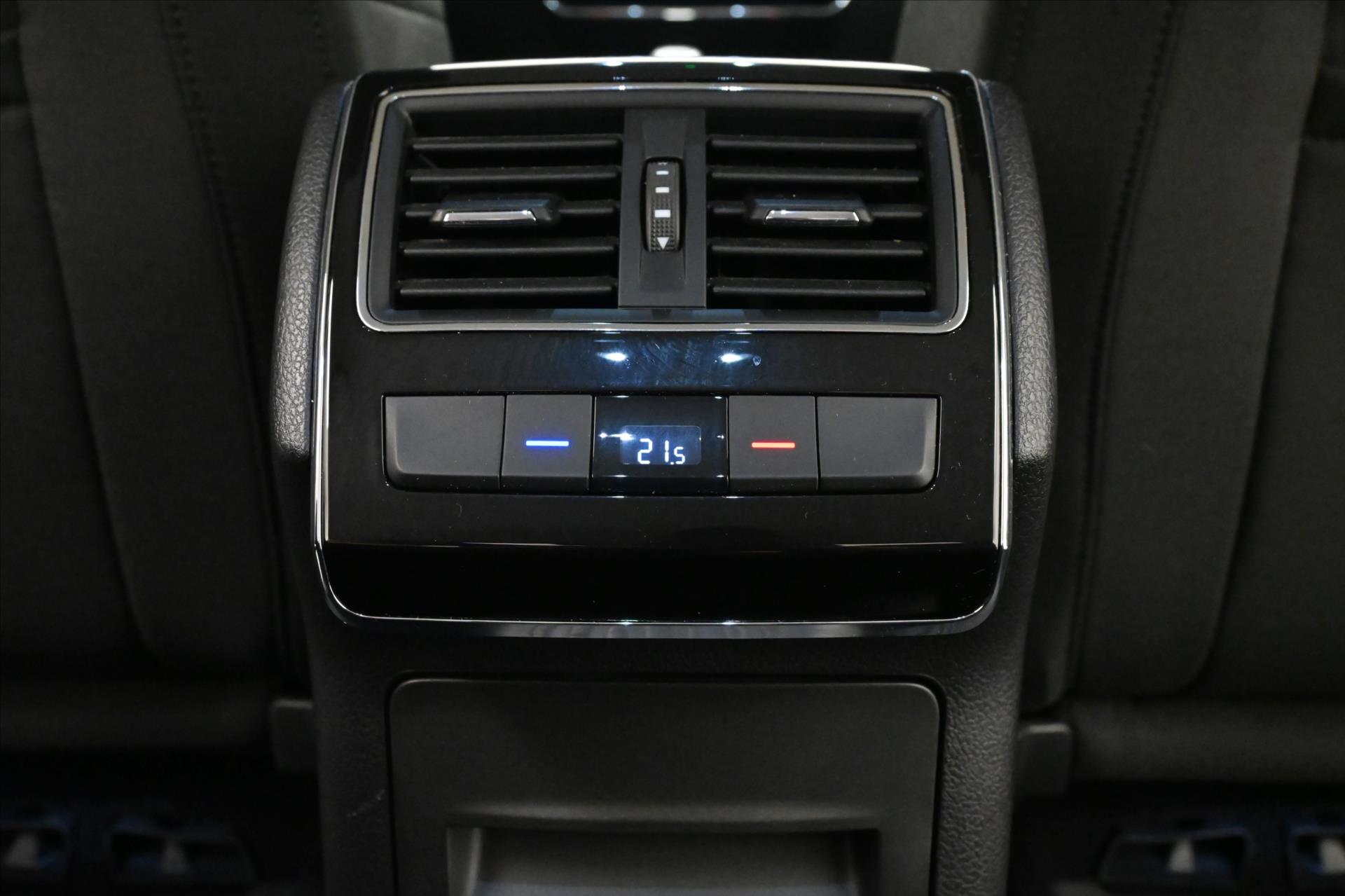 Main photo of the car Skoda Superb 2.0 TDI 110 kW DSG Style Warranty up to 5 years (22)