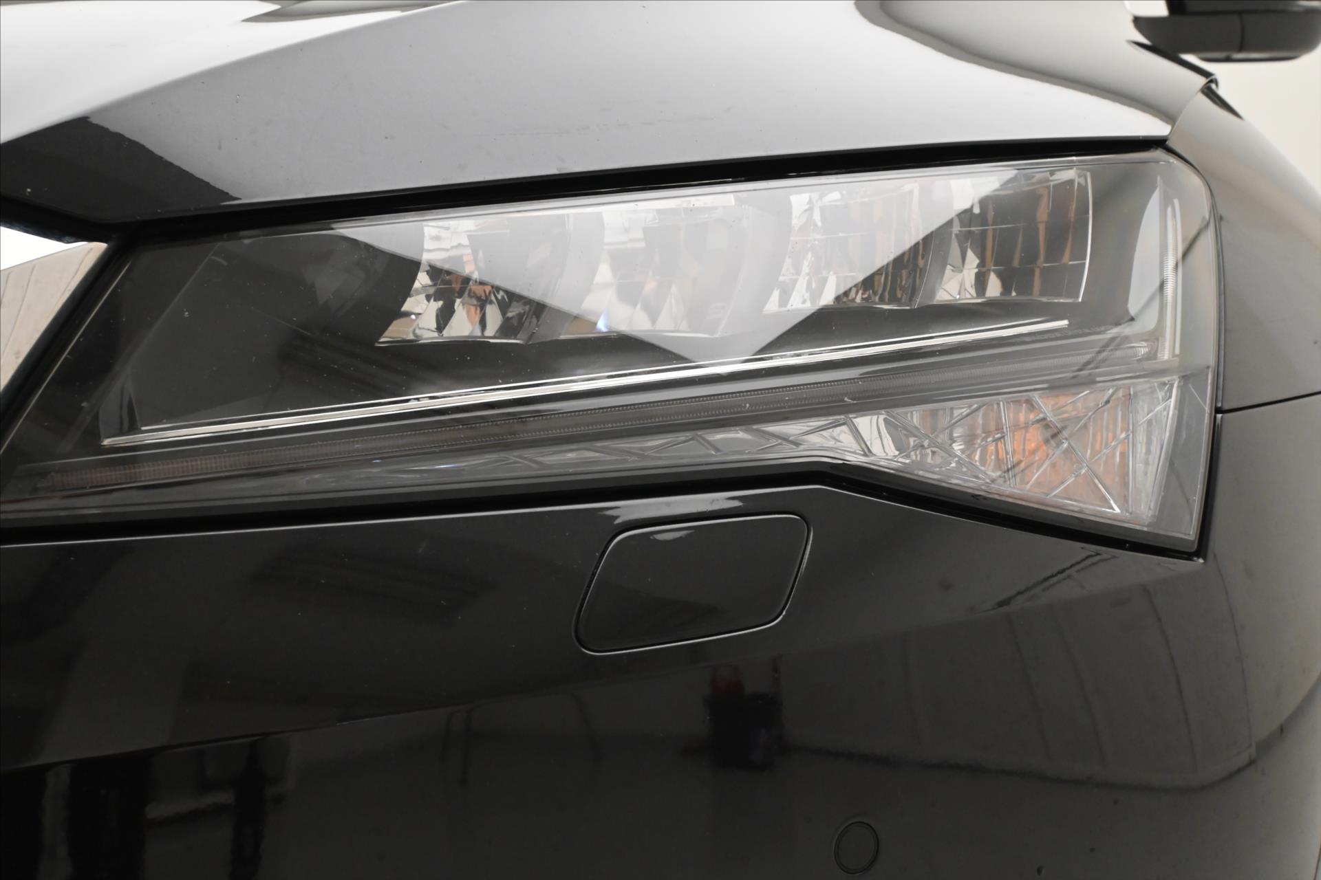 Main photo of the car Skoda Superb 2.0 TDI 110 kW DSG Style Warranty up to 5 years (30)